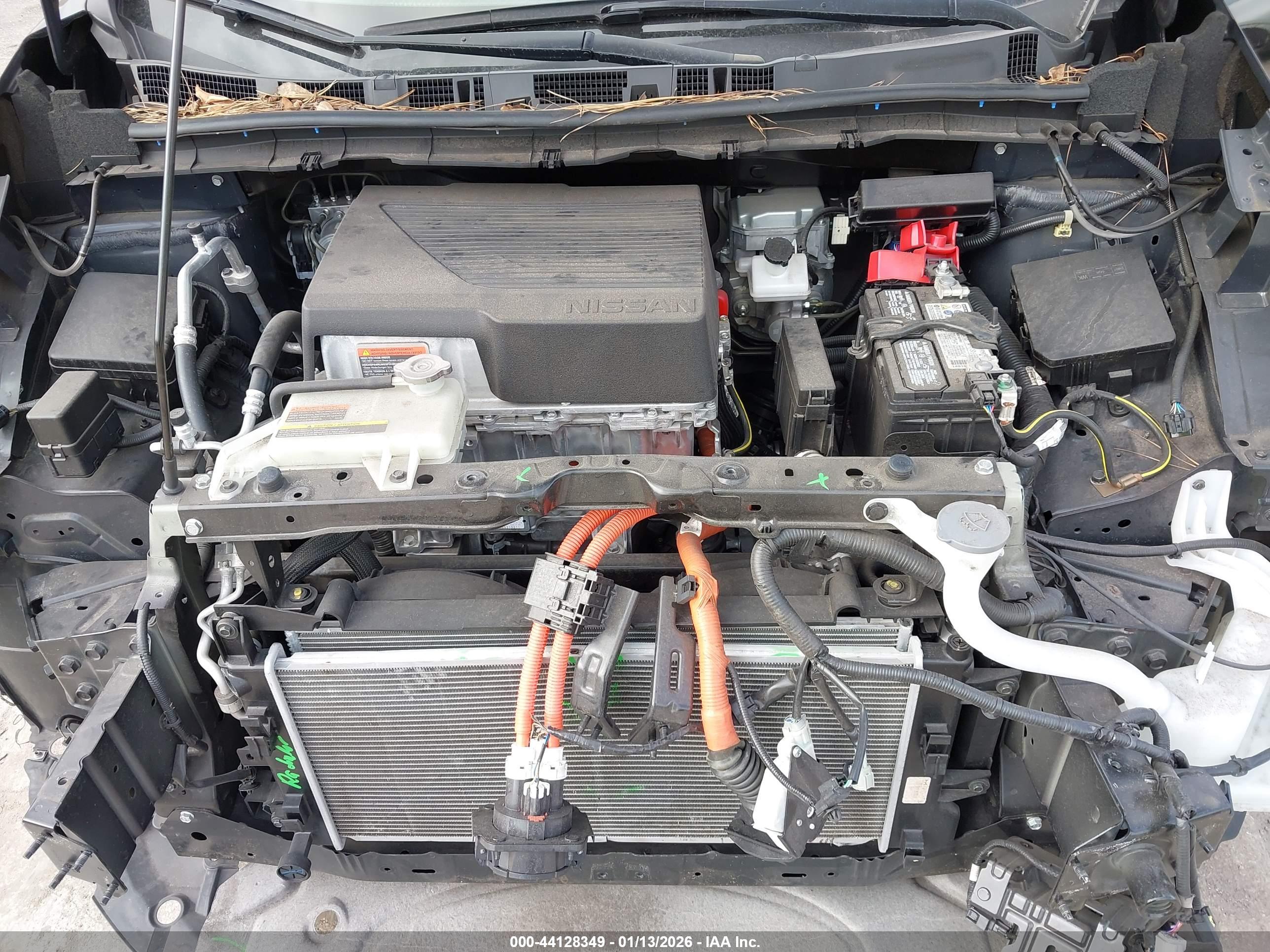NISSAN LEAF image 10