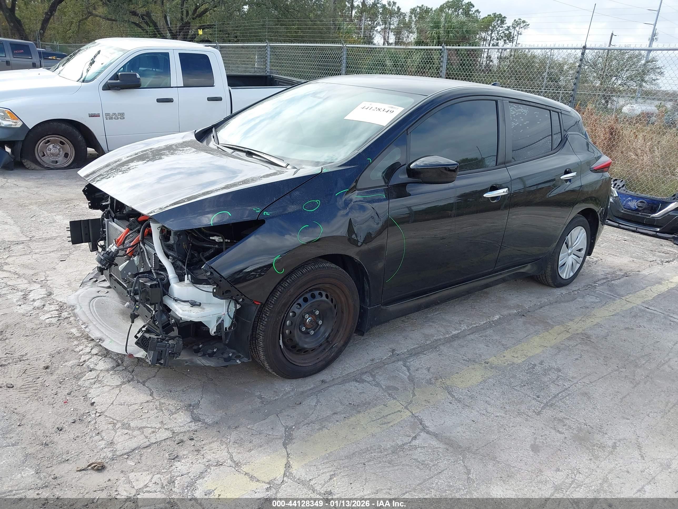 NISSAN LEAF image 2