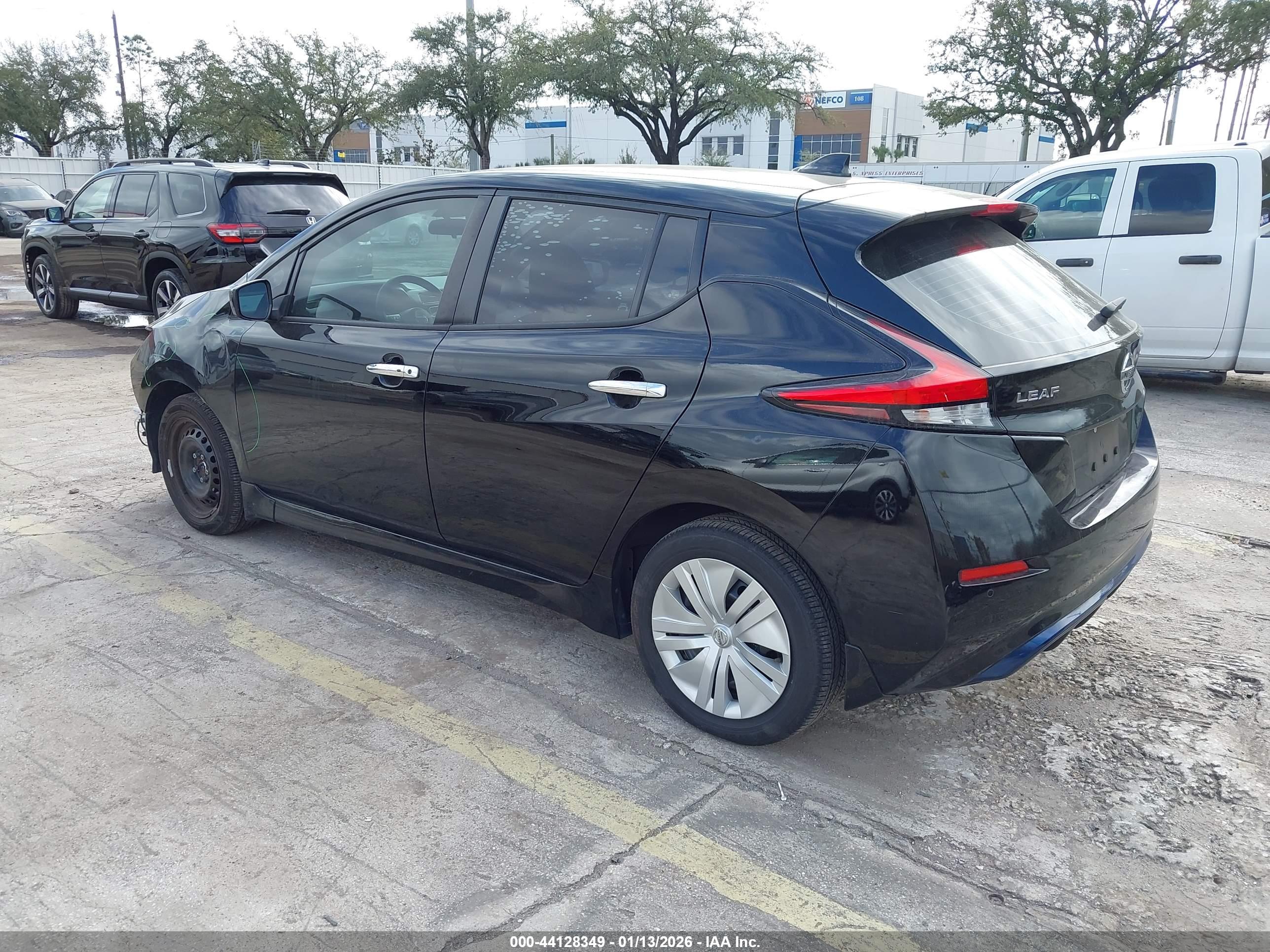 NISSAN LEAF image 3