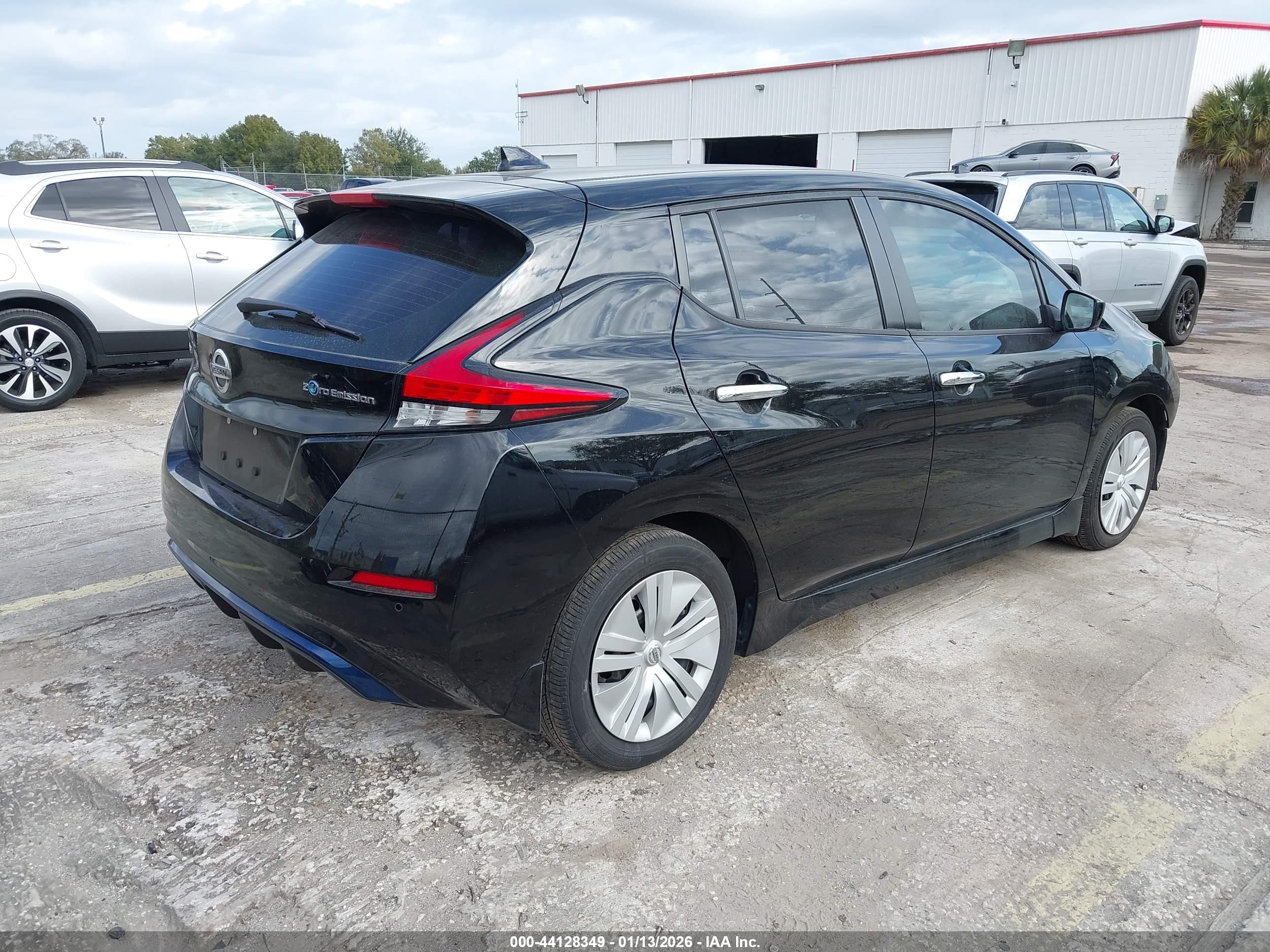 NISSAN LEAF image 4