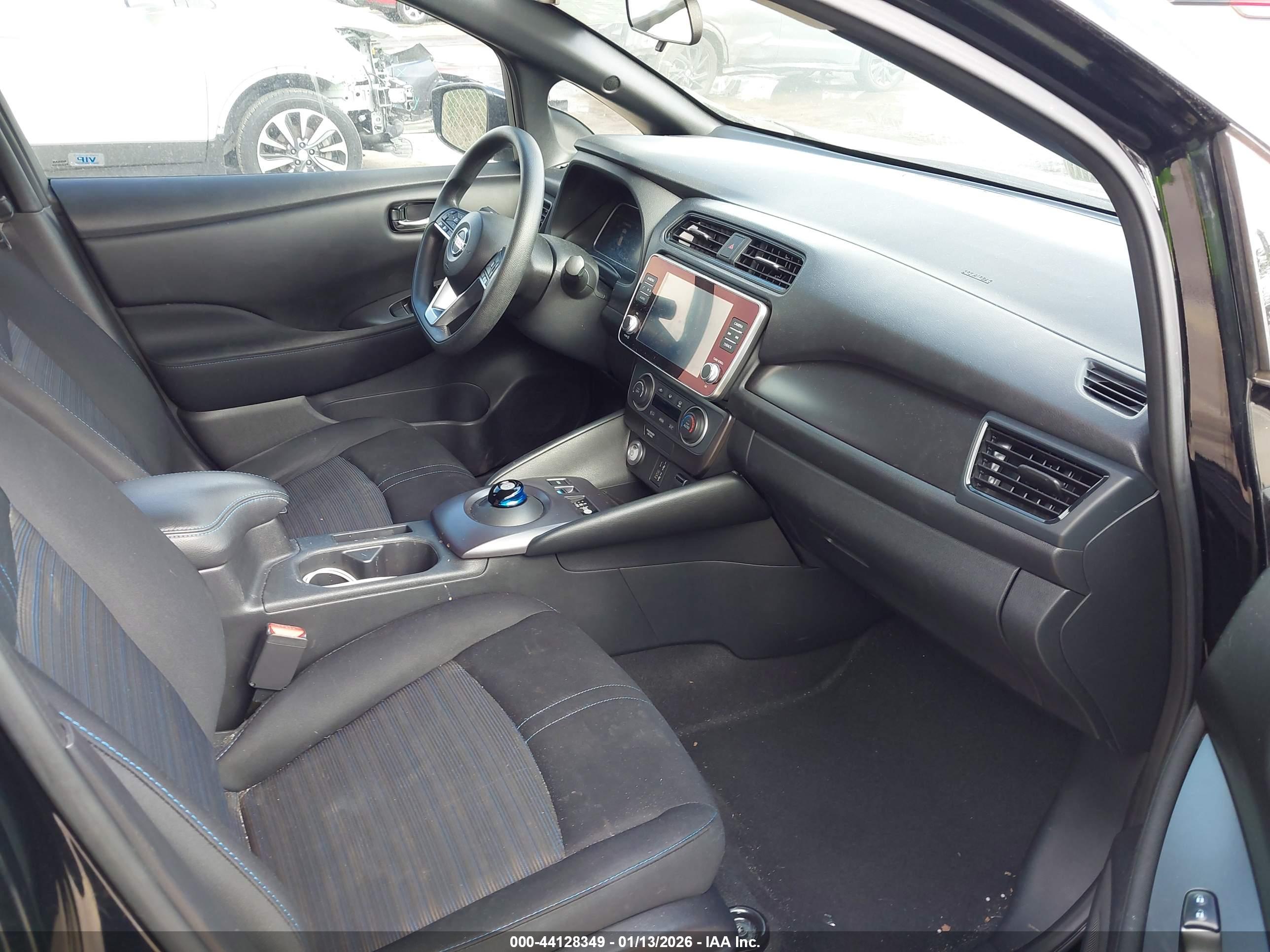 NISSAN LEAF image 5