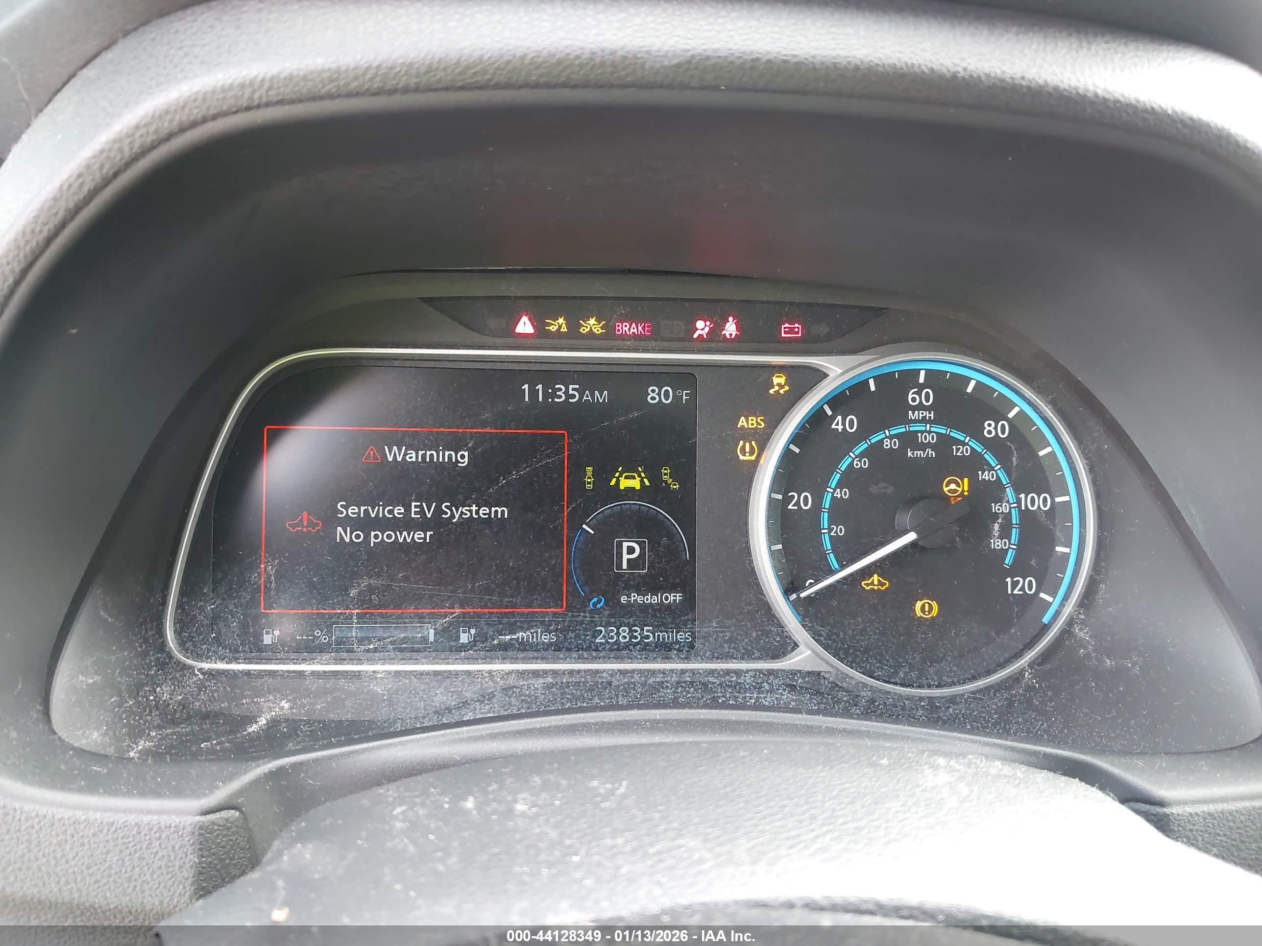 NISSAN LEAF image 7