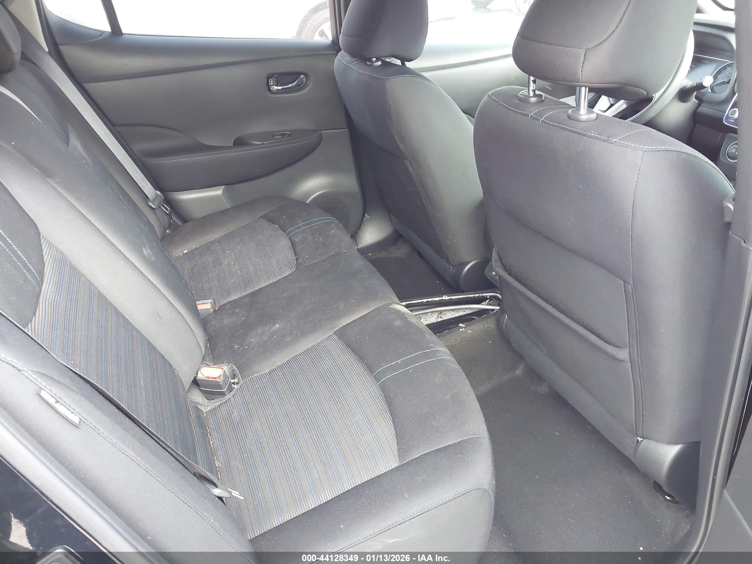 NISSAN LEAF image 8