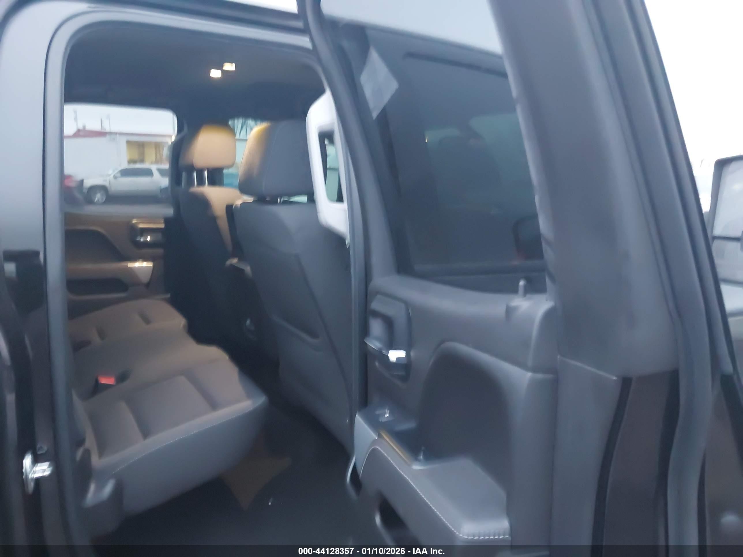 CHEVROLET SILVERADO image 8