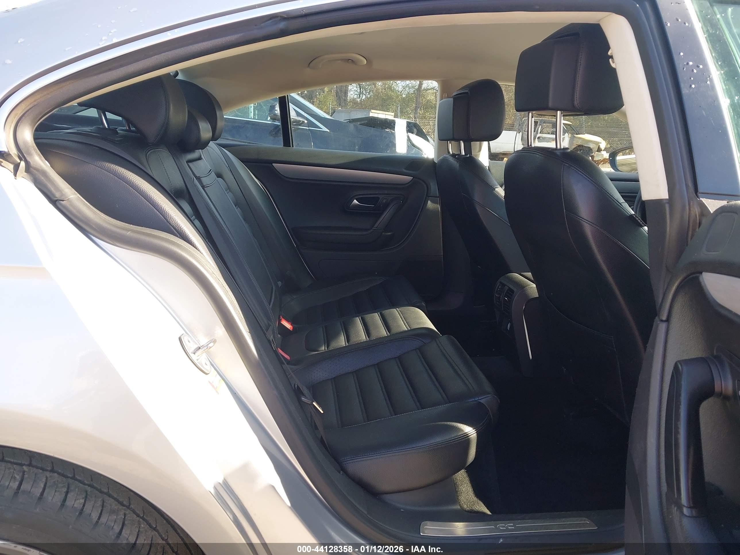 VOLKSWAGEN CC image 8