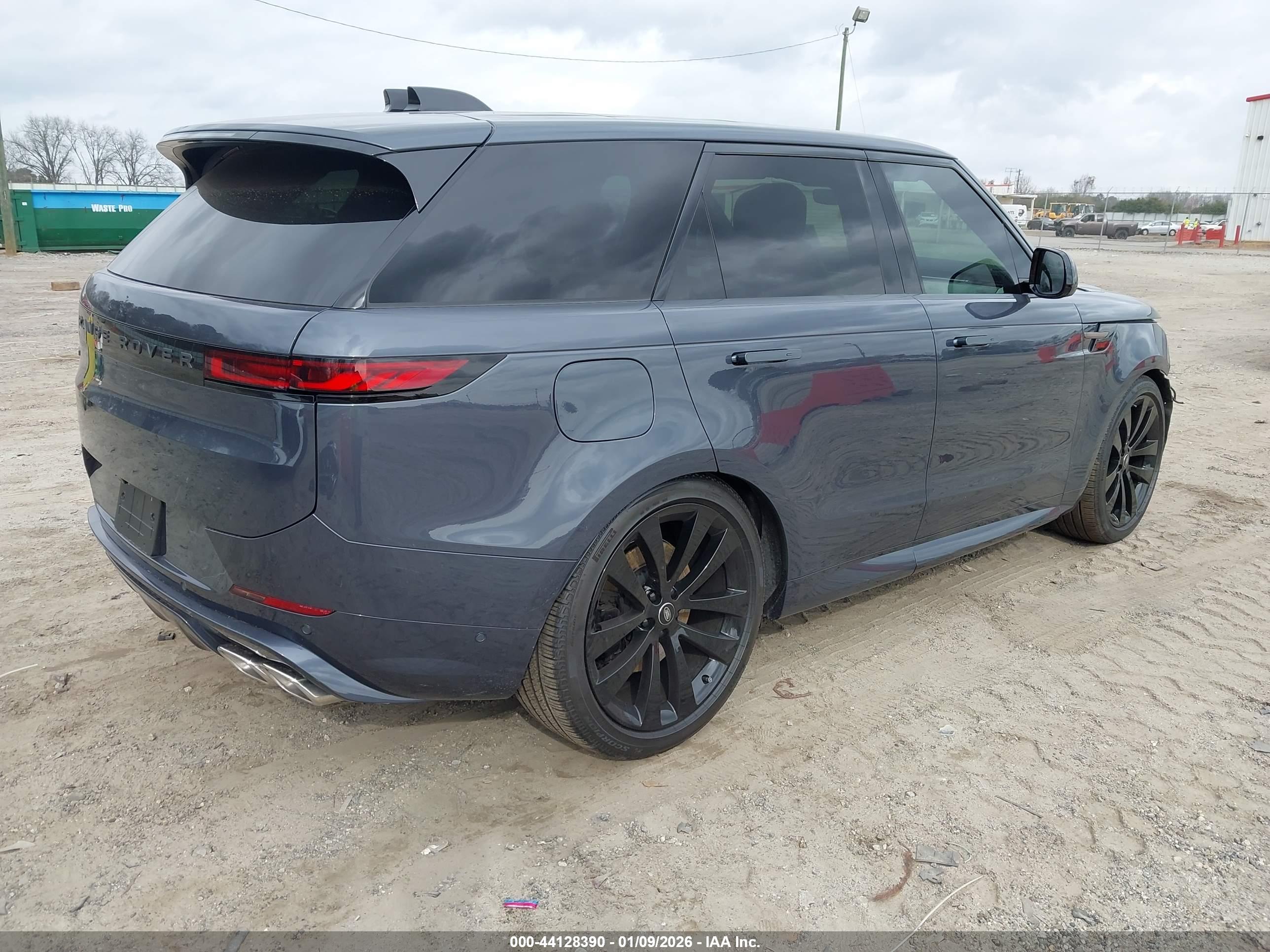 LAND ROVER image 4
