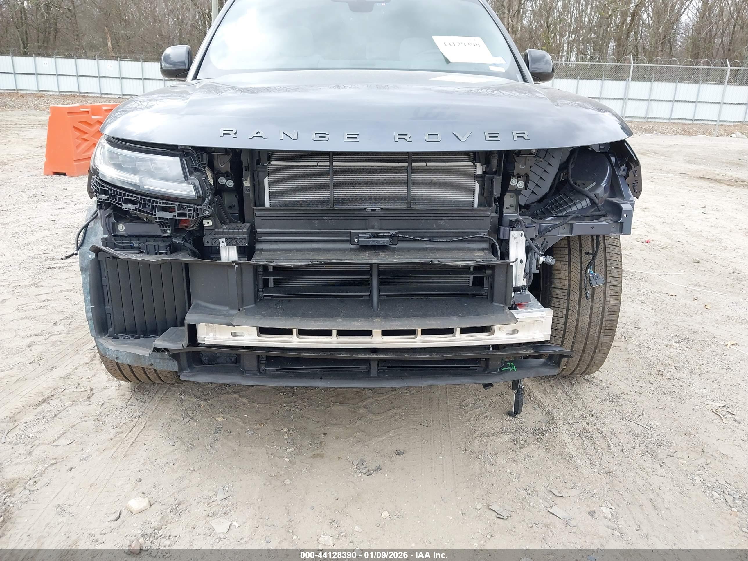 LAND ROVER image 6