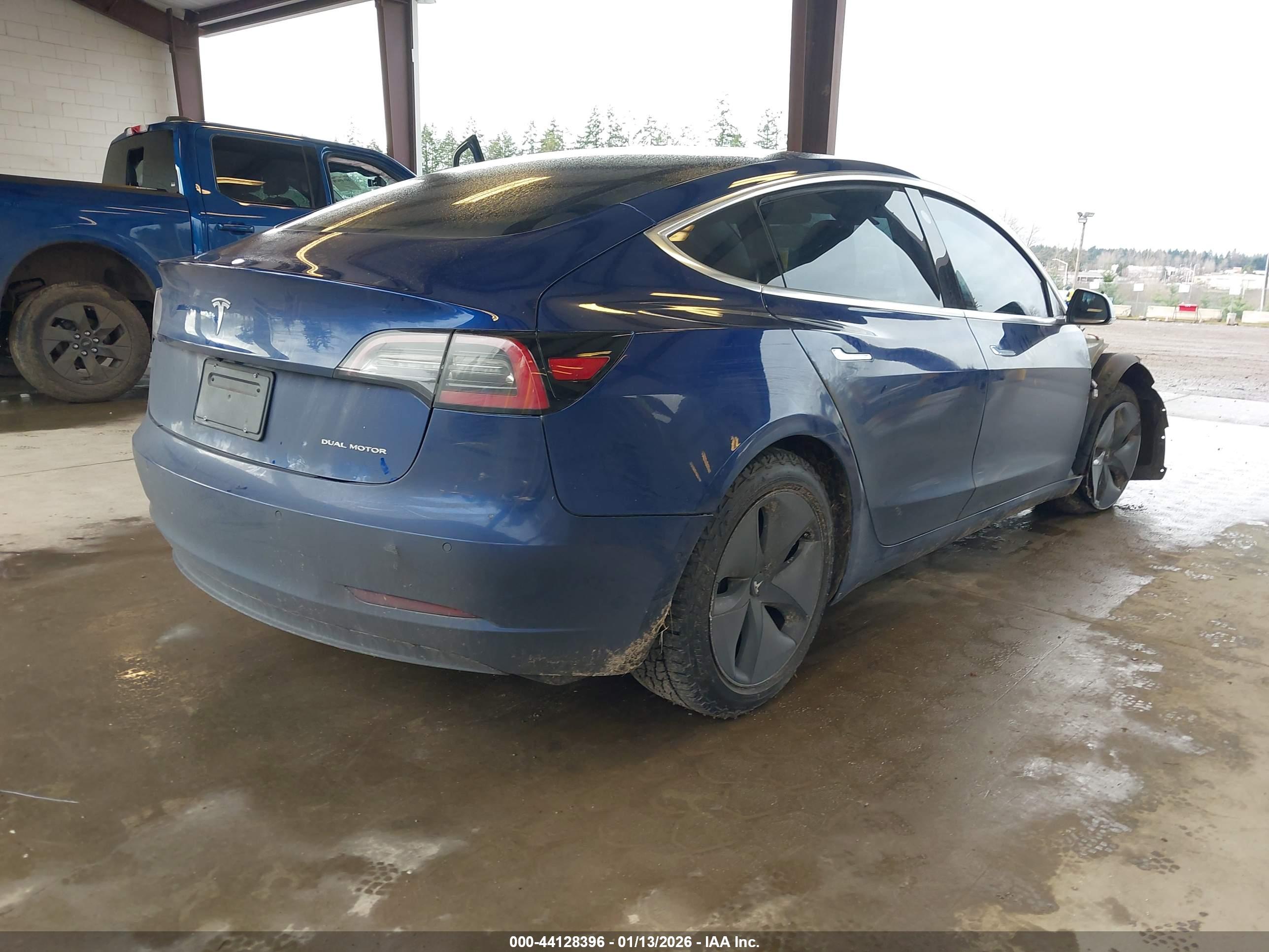TESLA MODEL image 4
