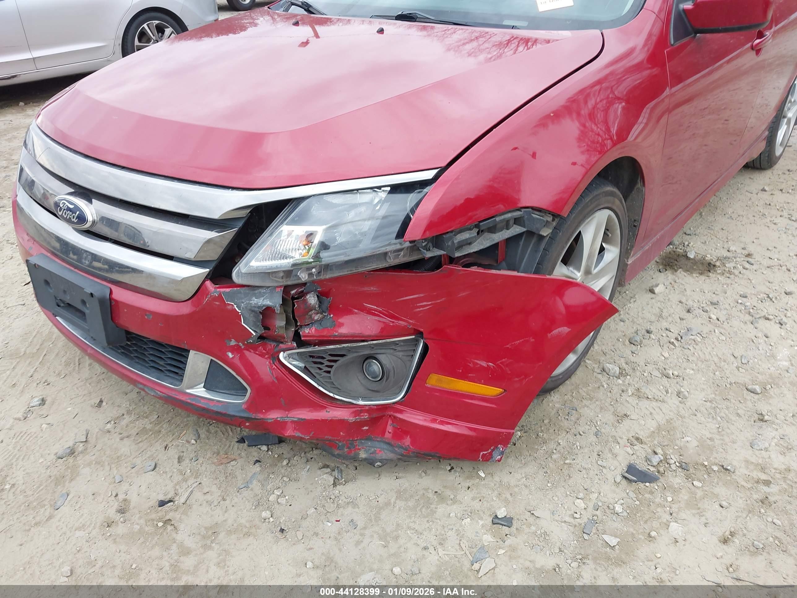 FORD FUSION image 6