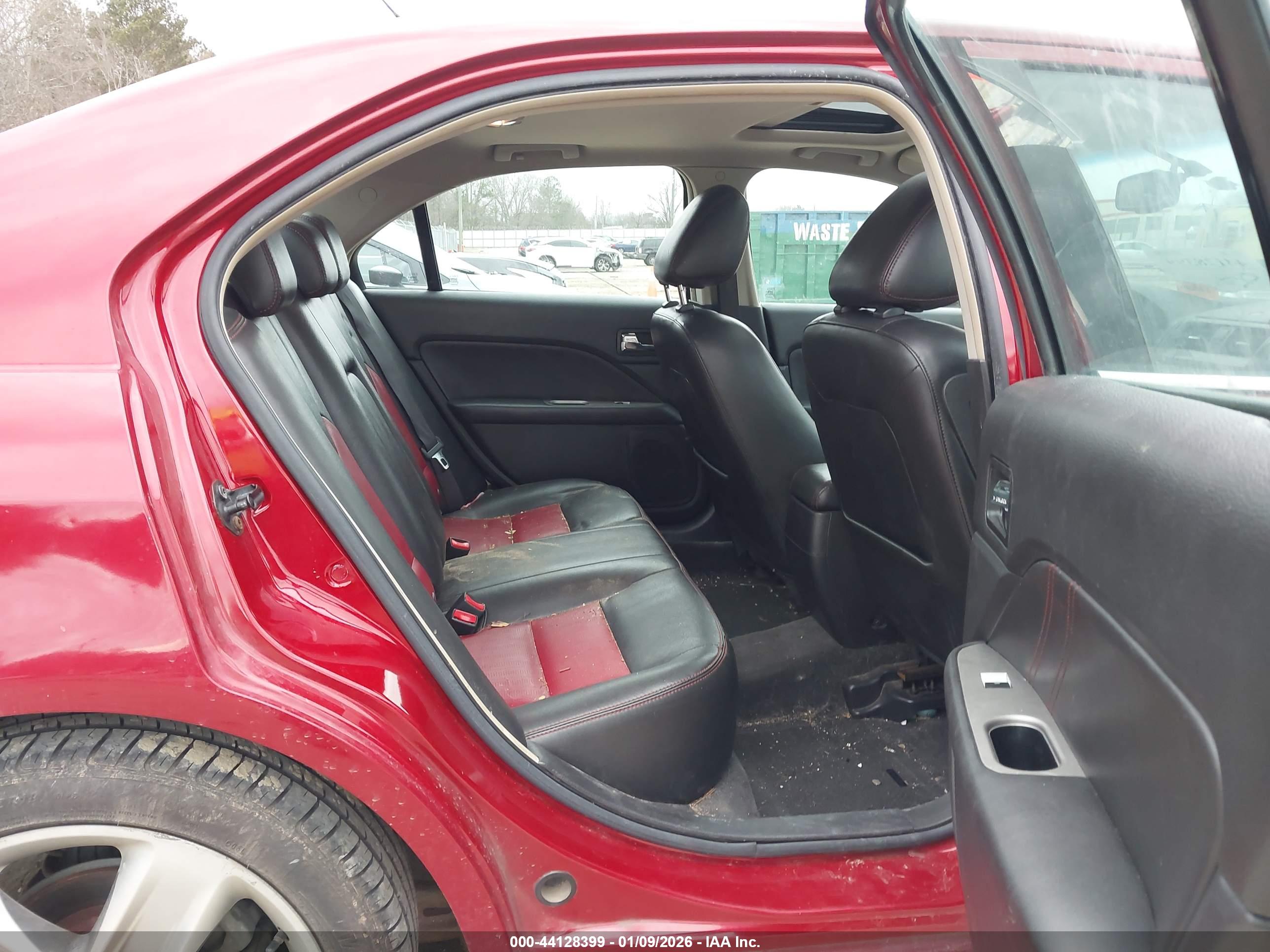 FORD FUSION image 8
