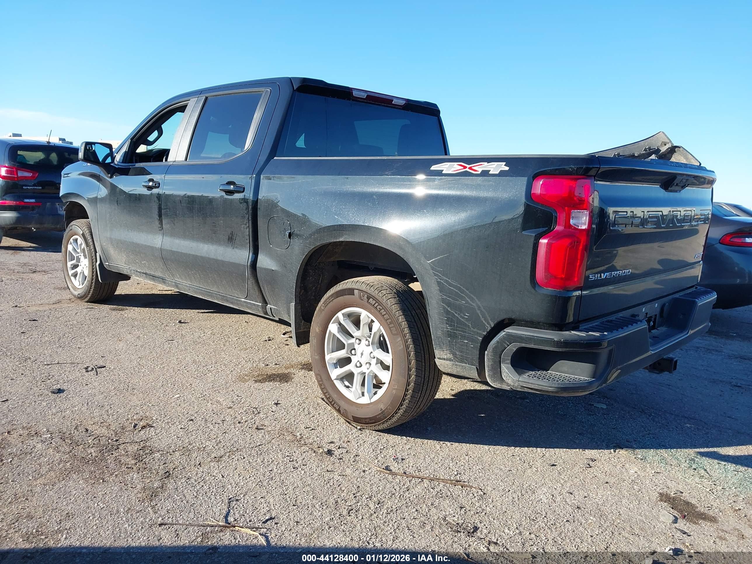 CHEVROLET SILVERADO image 3