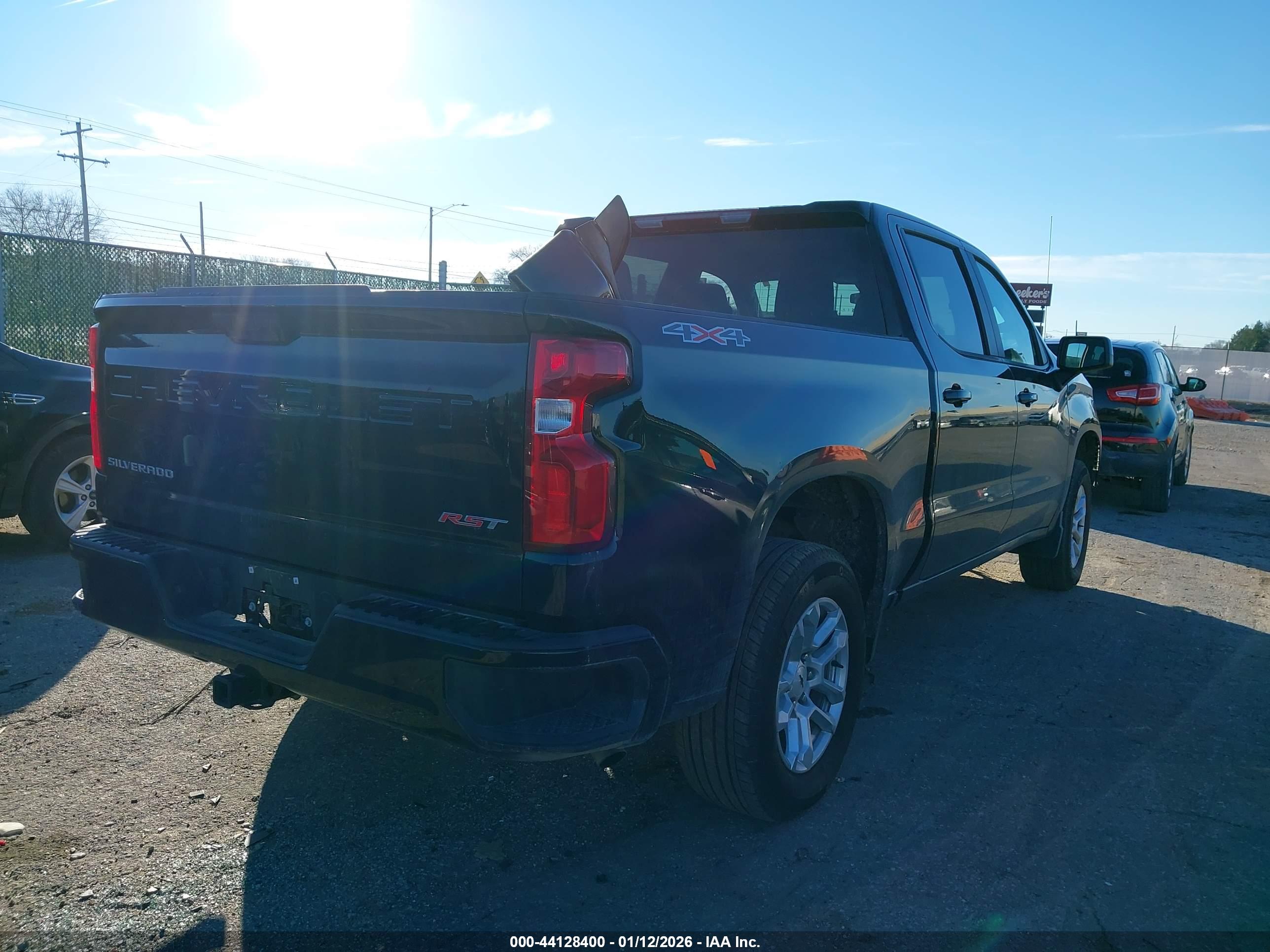 CHEVROLET SILVERADO image 4