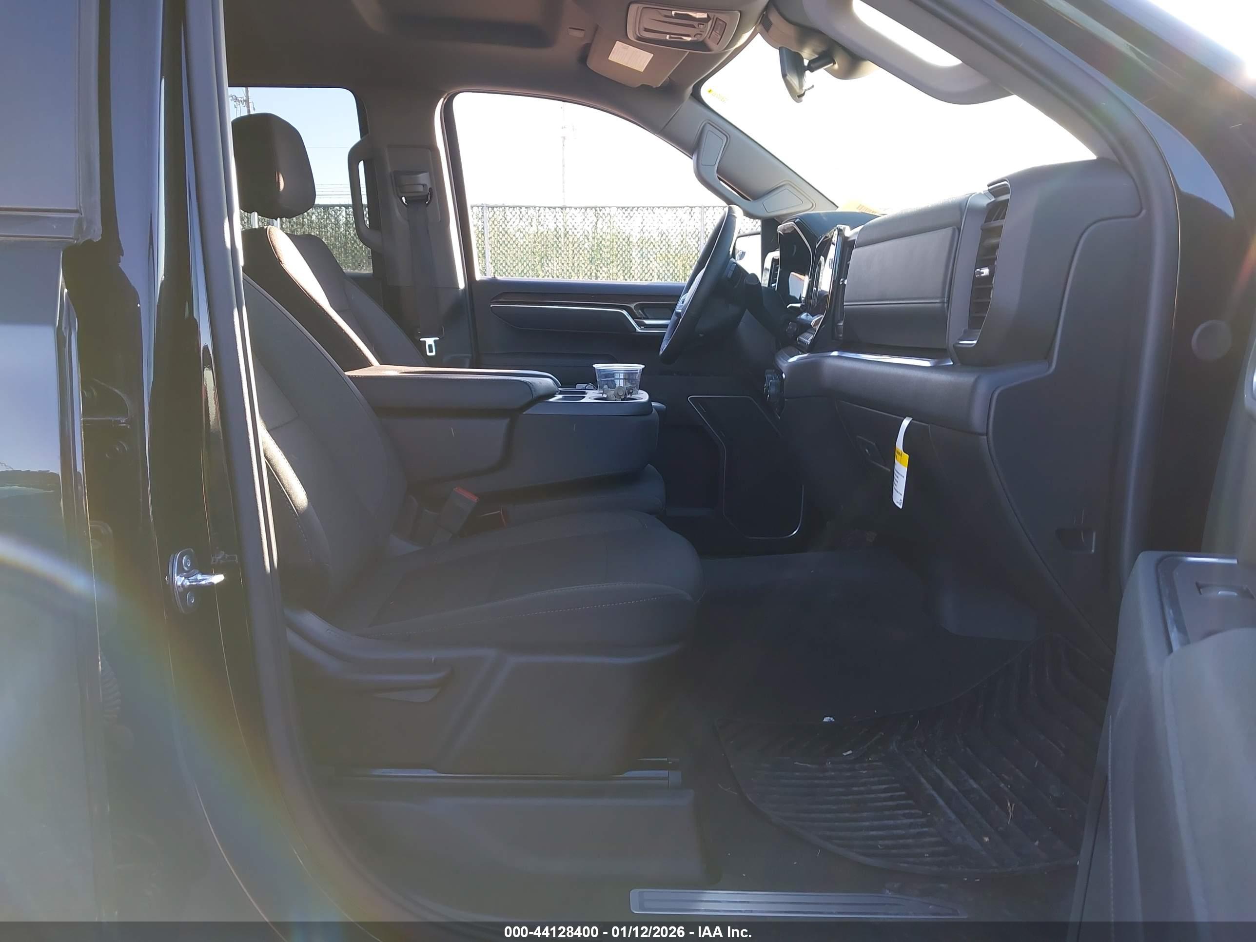 CHEVROLET SILVERADO image 5