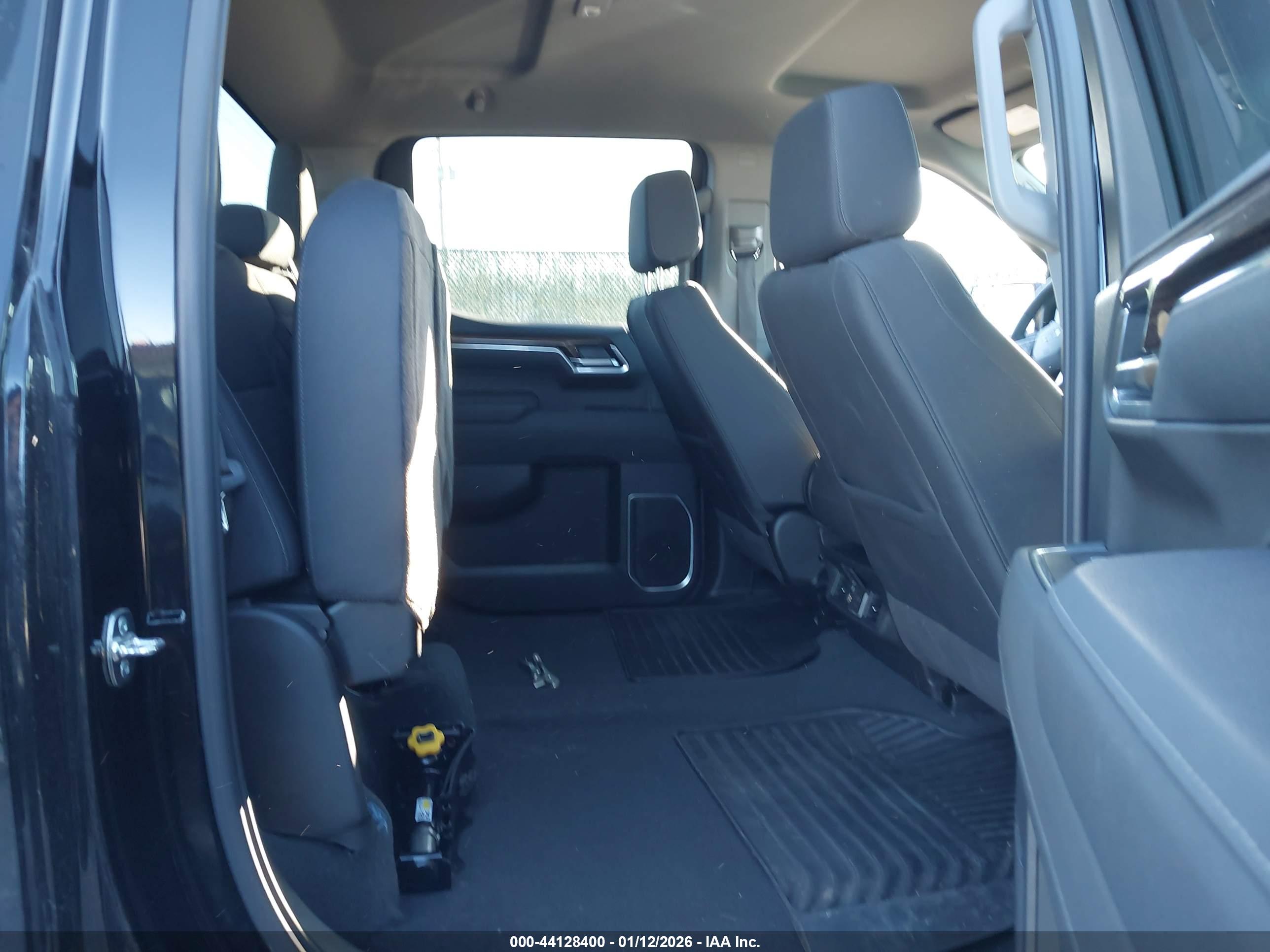 CHEVROLET SILVERADO image 8