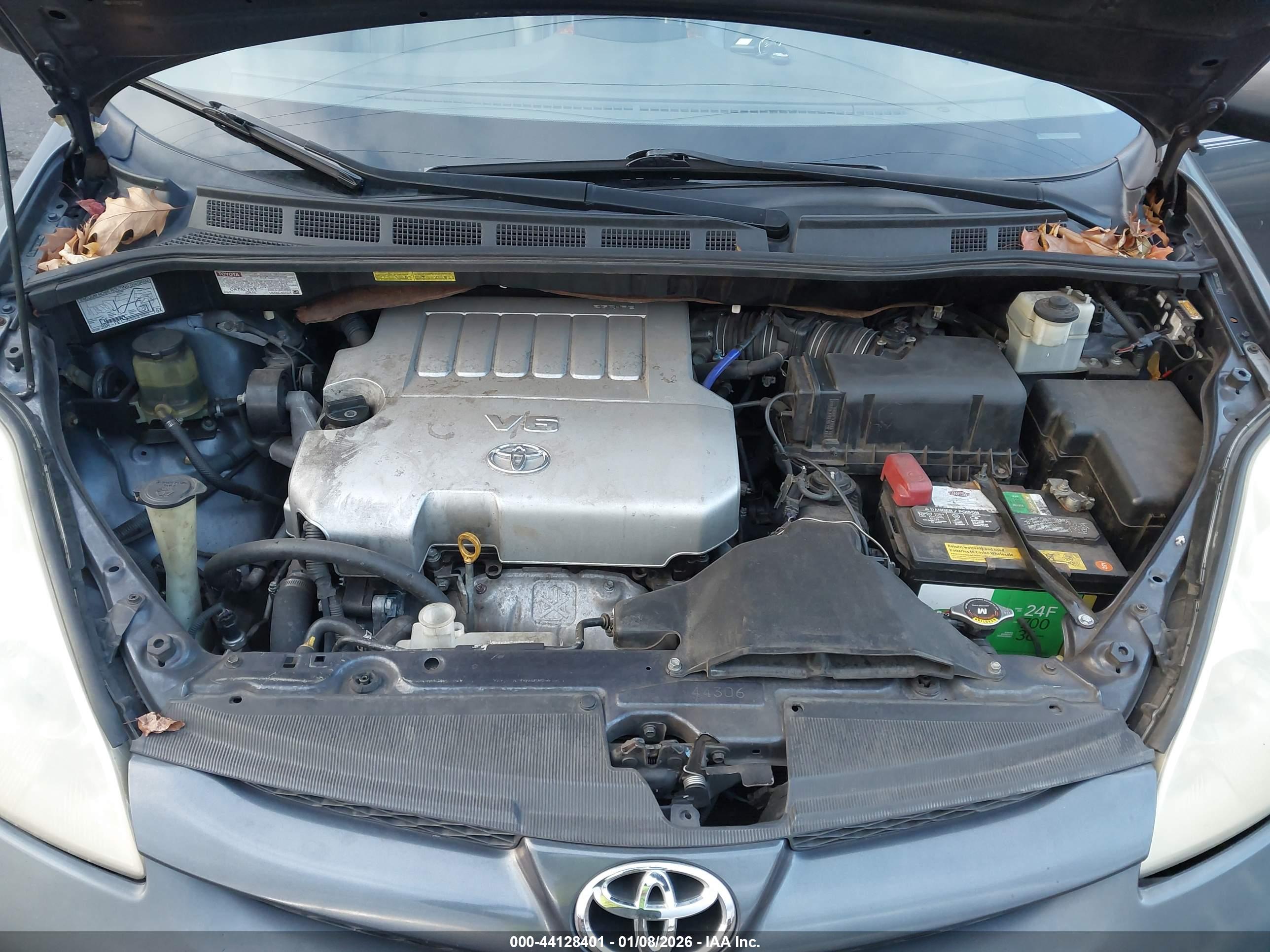 TOYOTA SIENNA image 10