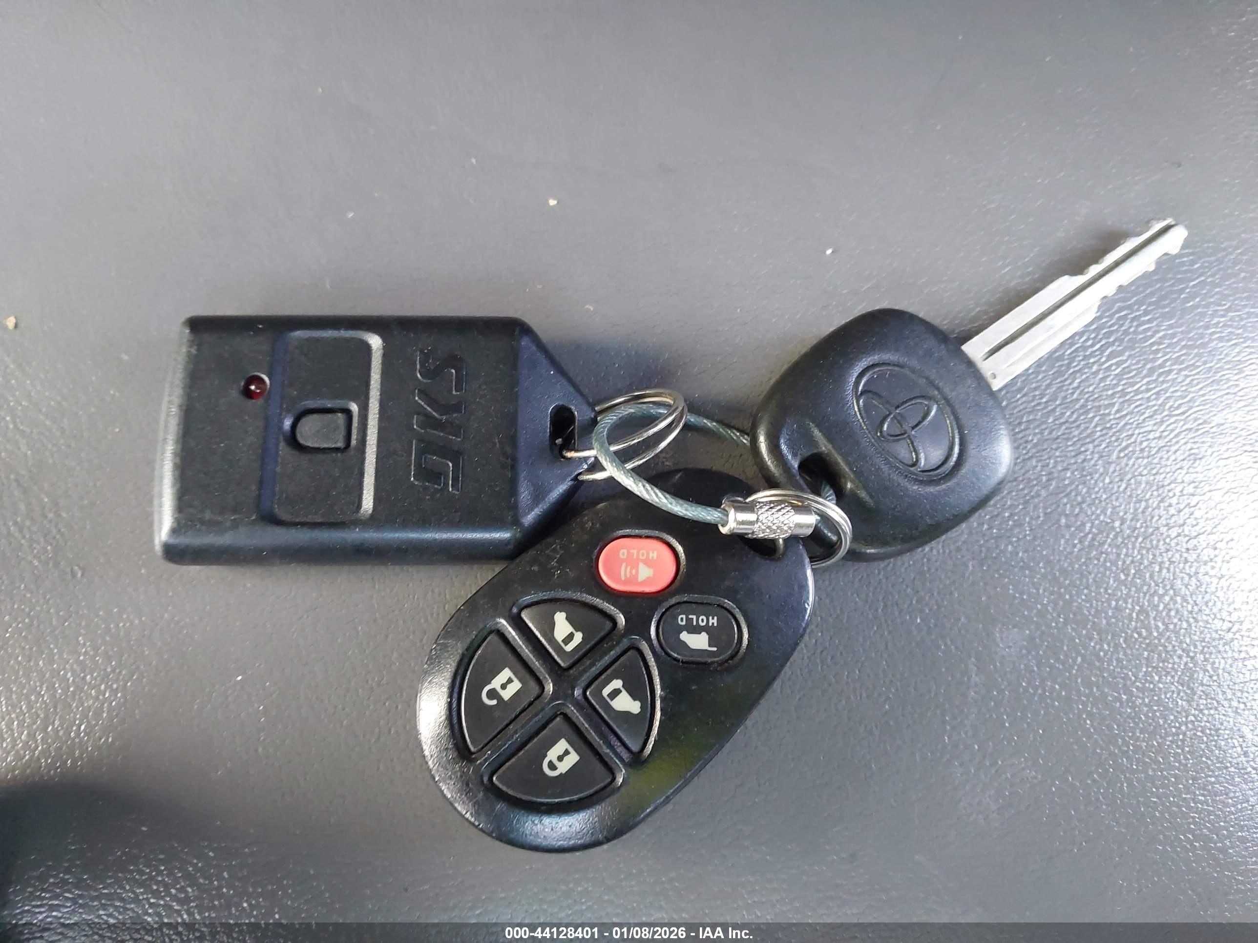 TOYOTA SIENNA image 11
