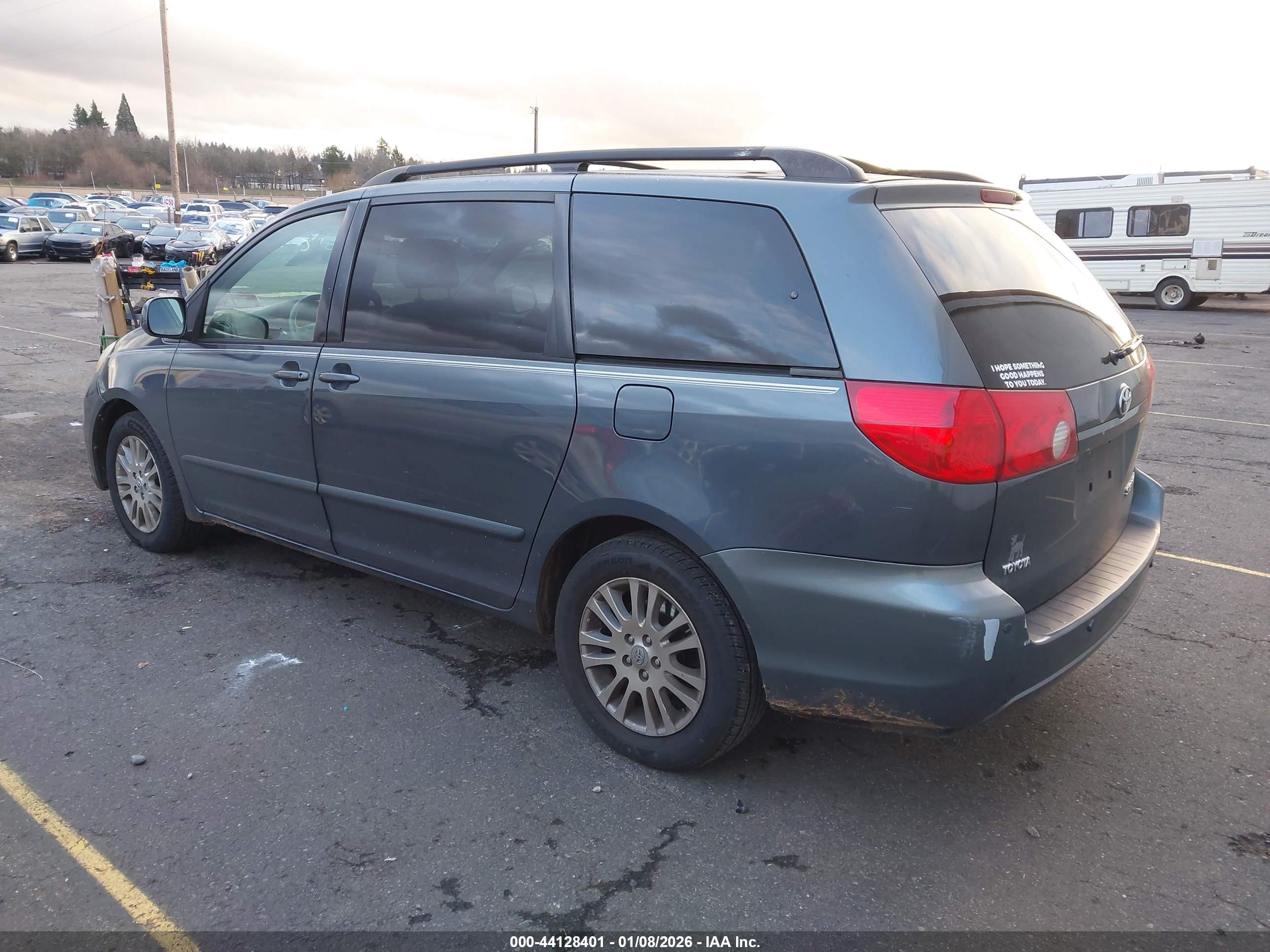 TOYOTA SIENNA image 3