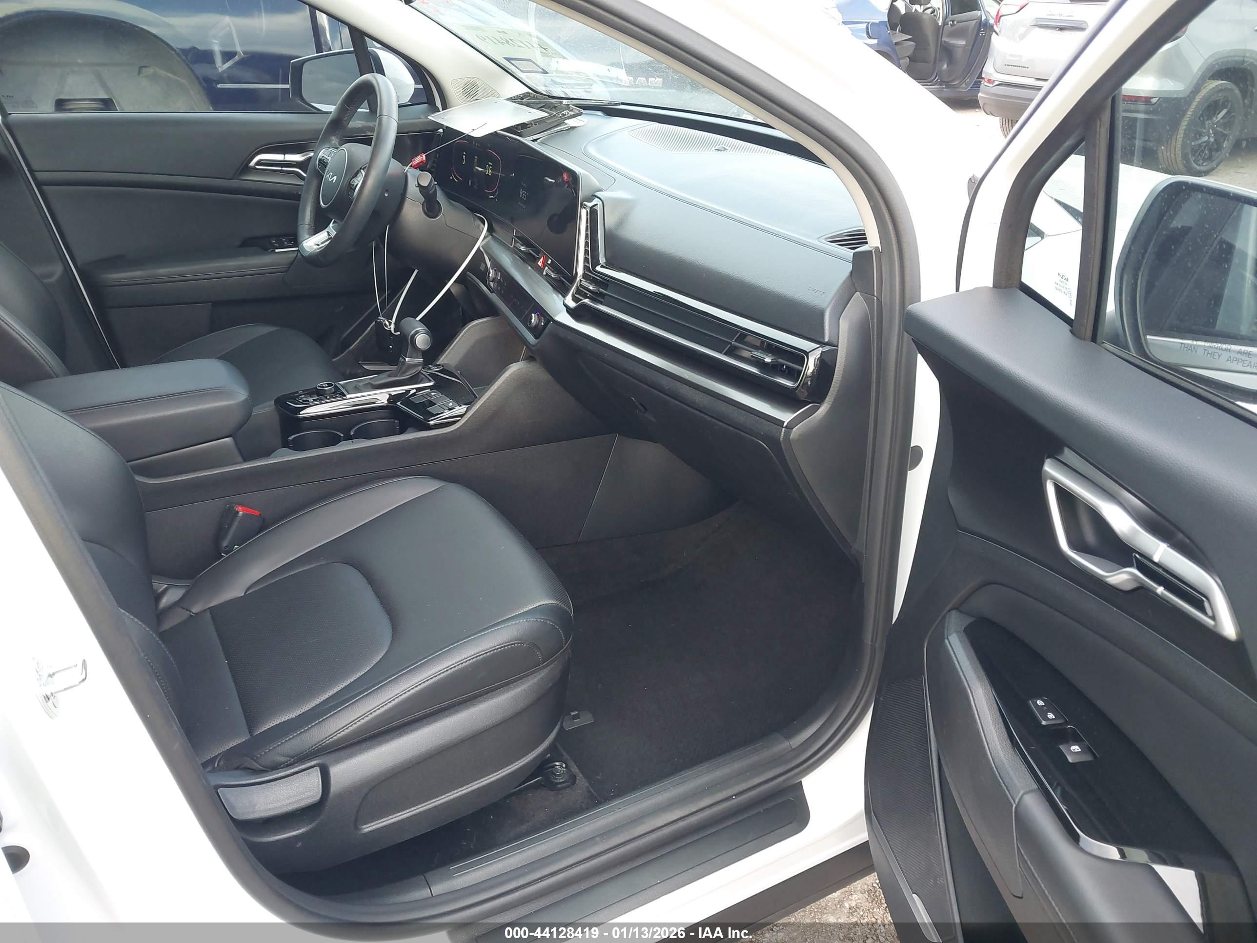 KIA SPORTAGE image 5