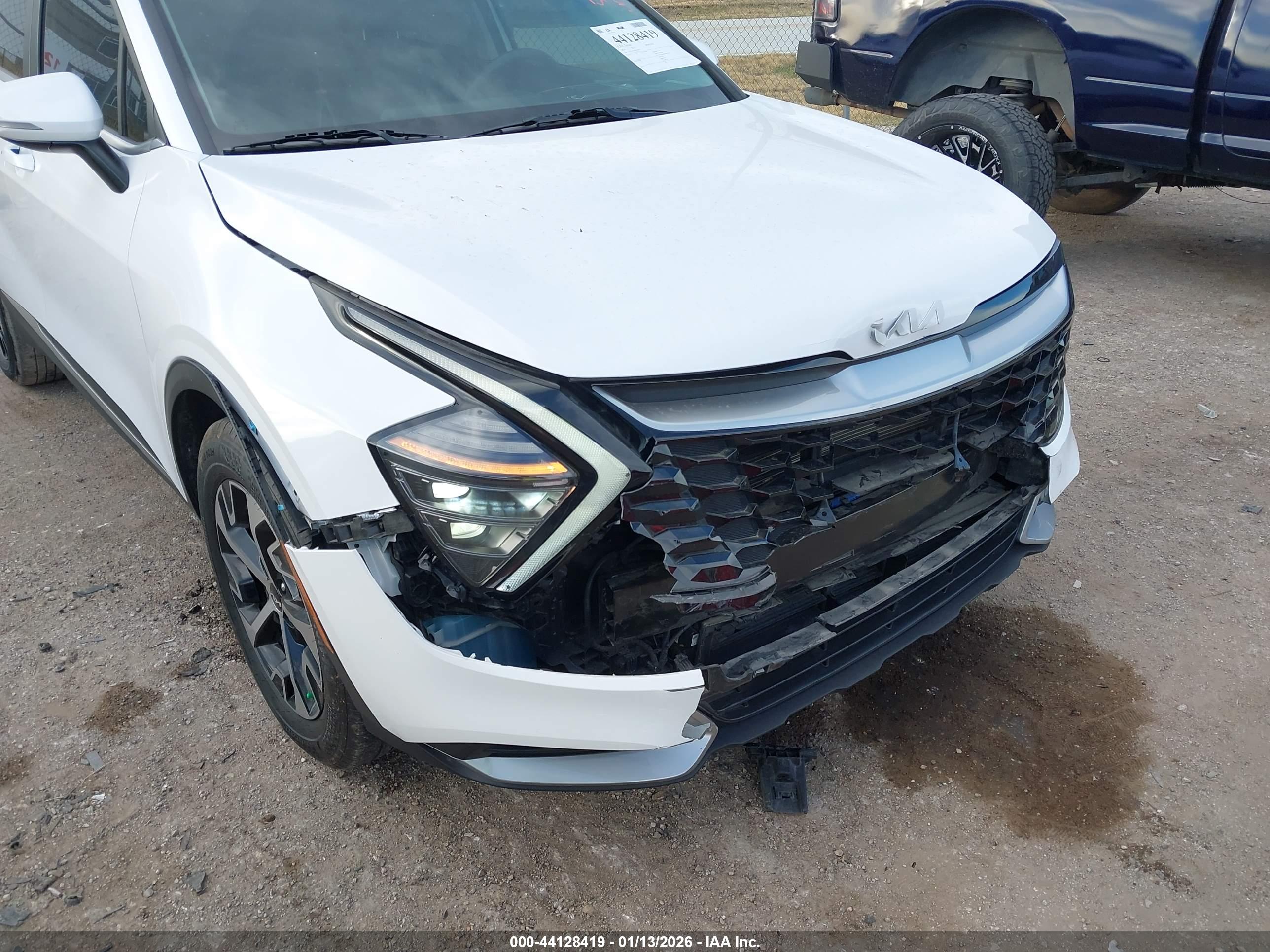 KIA SPORTAGE image 6