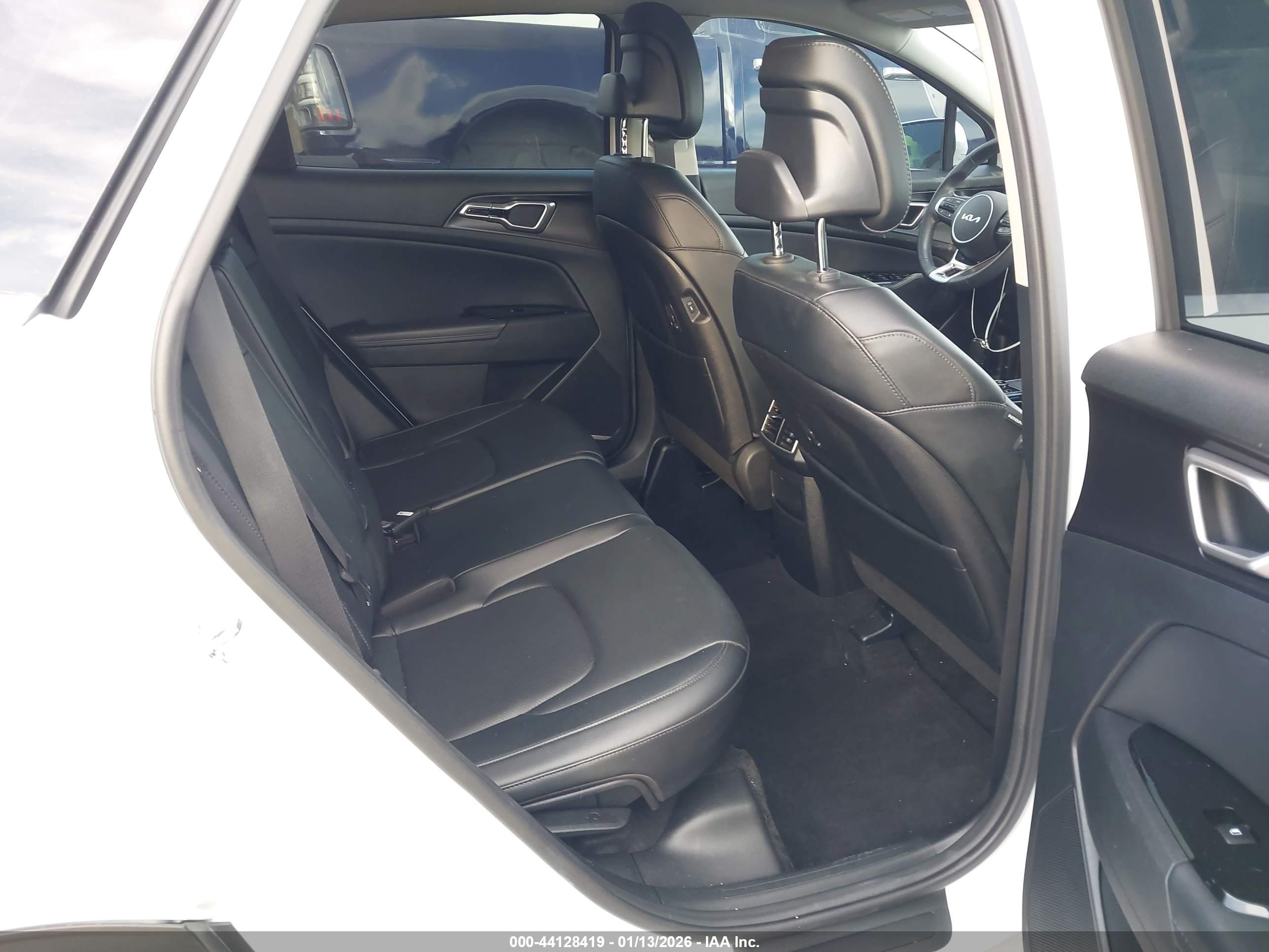 KIA SPORTAGE image 8
