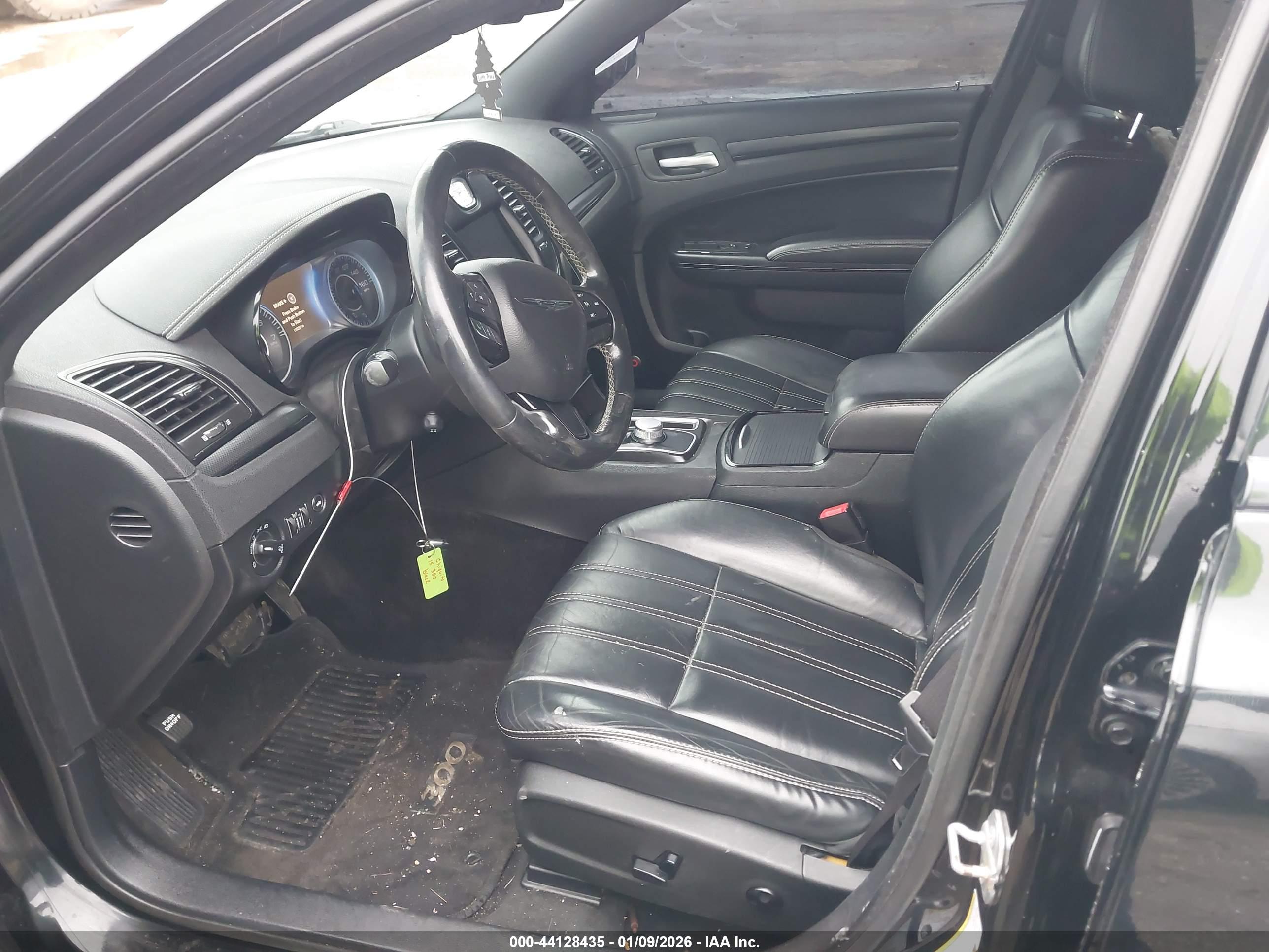 CHRYSLER 300 image 5