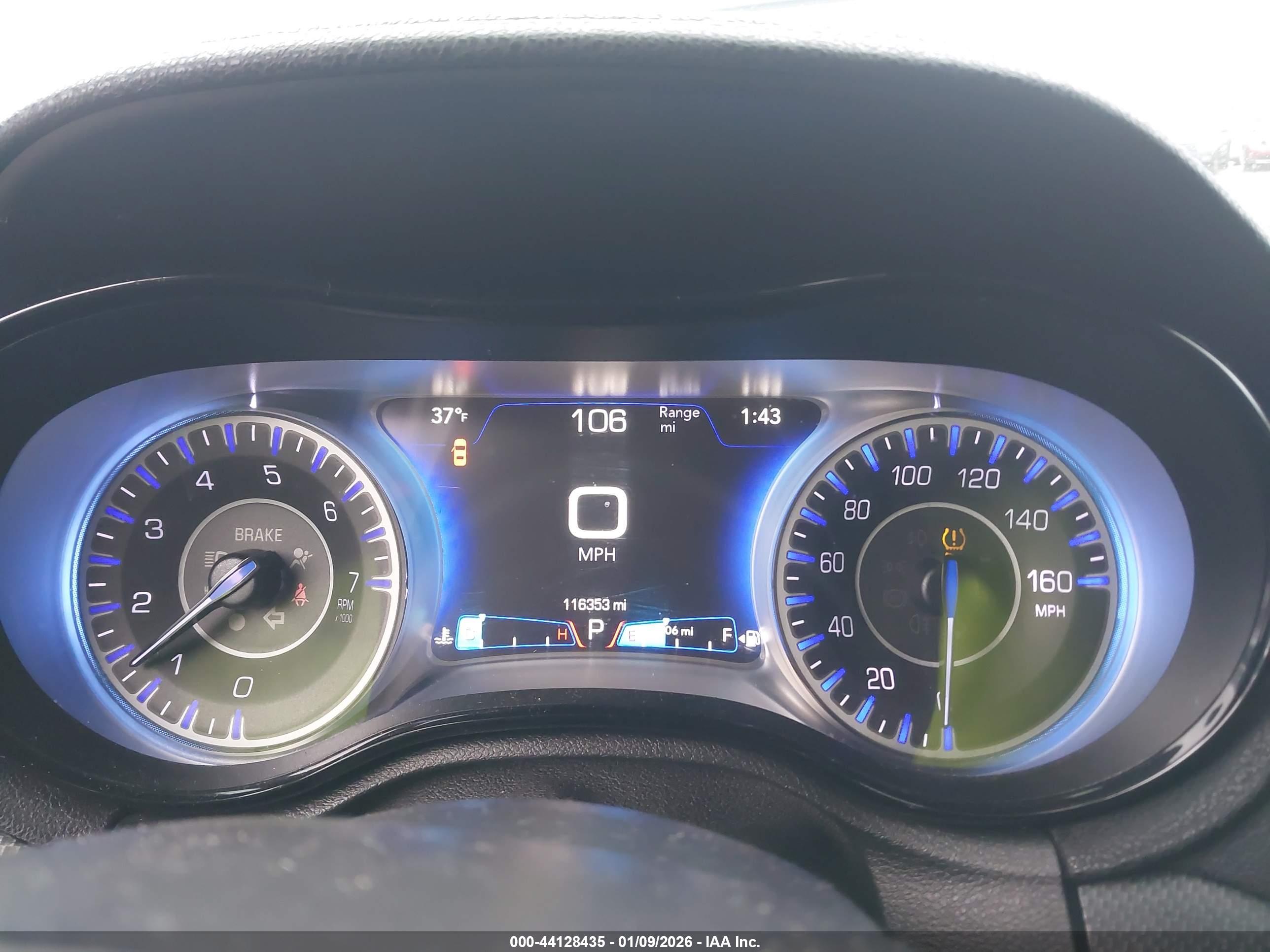 CHRYSLER 300 image 7