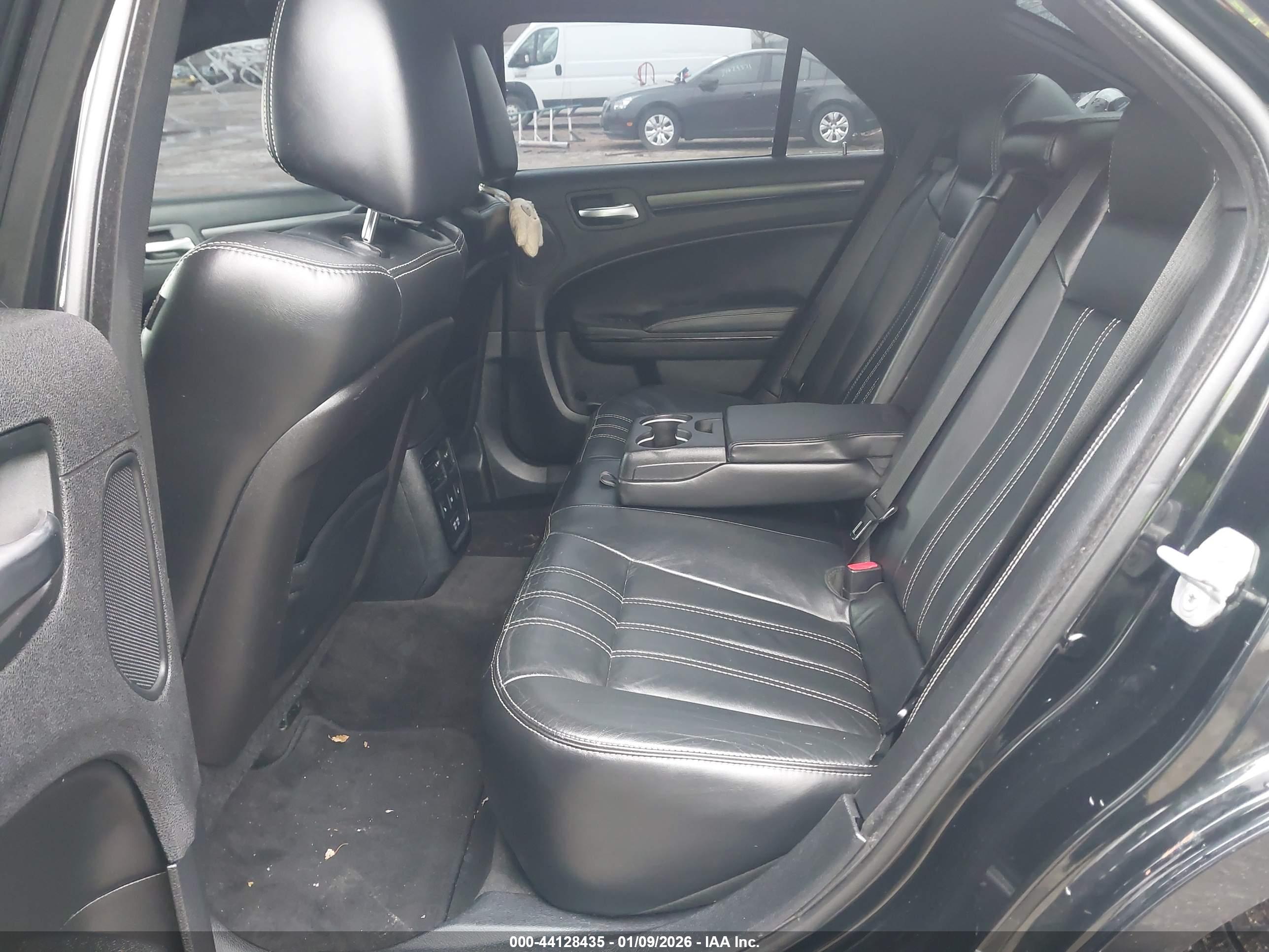 CHRYSLER 300 image 8
