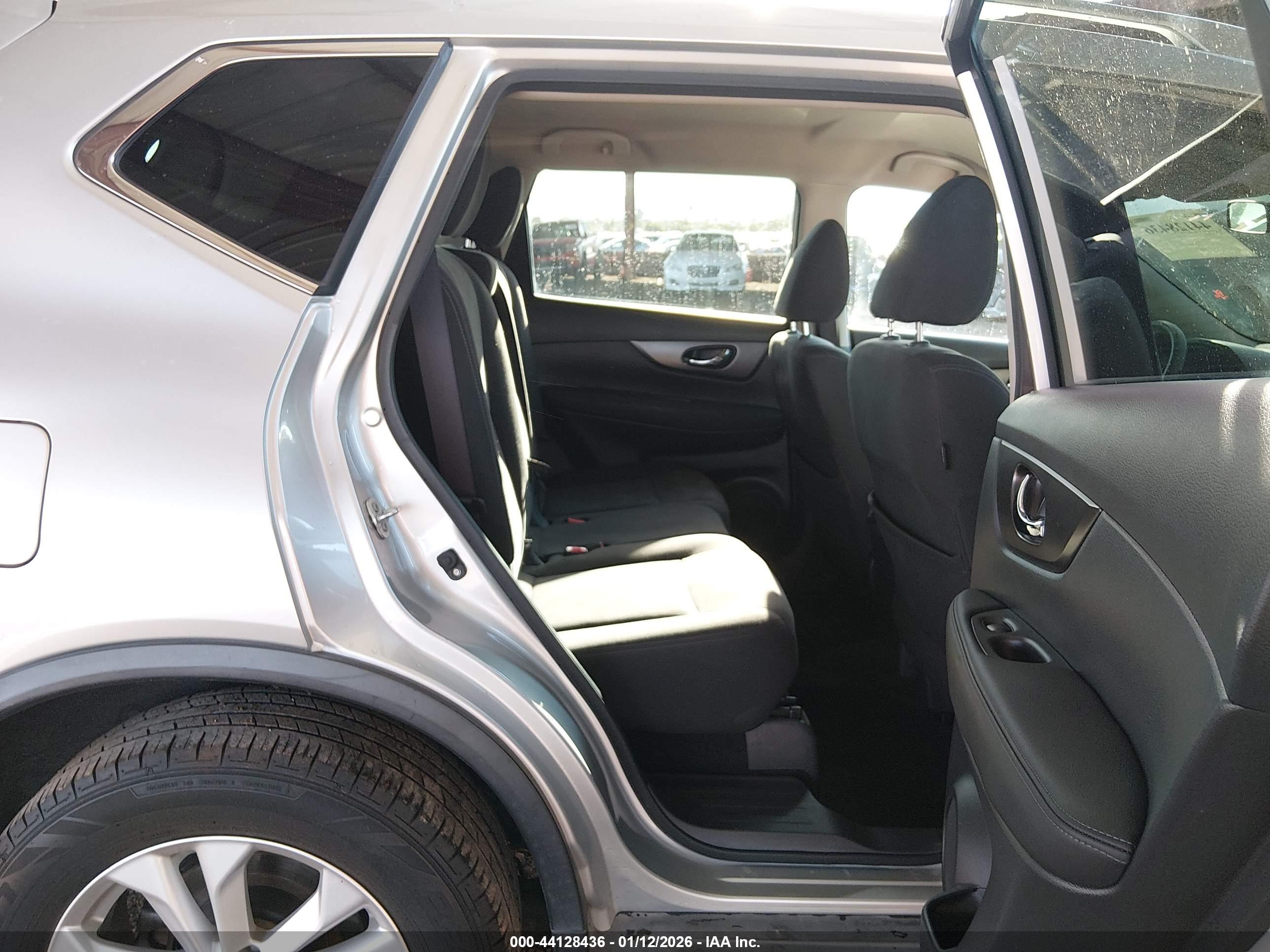 NISSAN ROGUE image 8