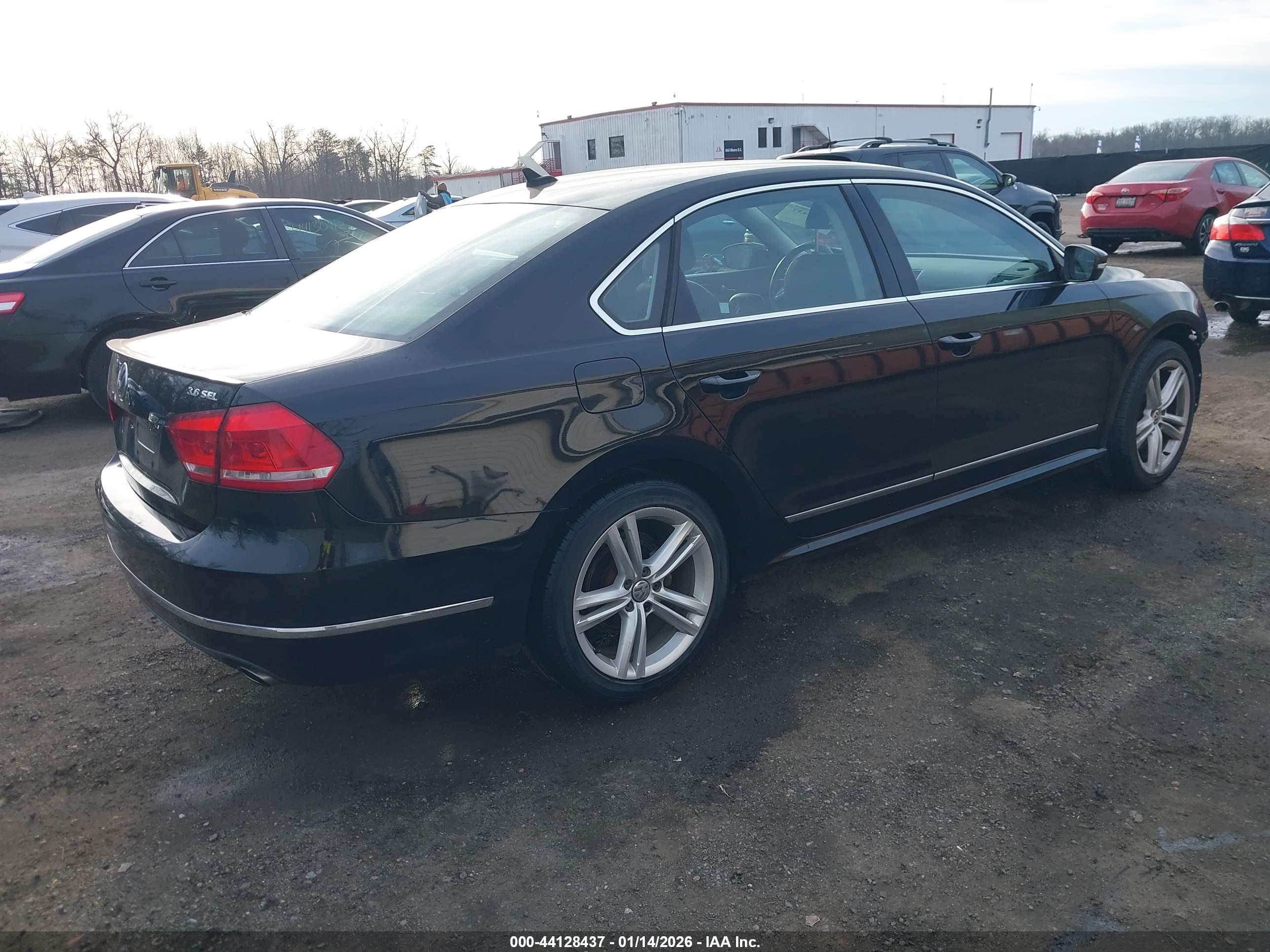 VOLKSWAGEN PASSAT image 4