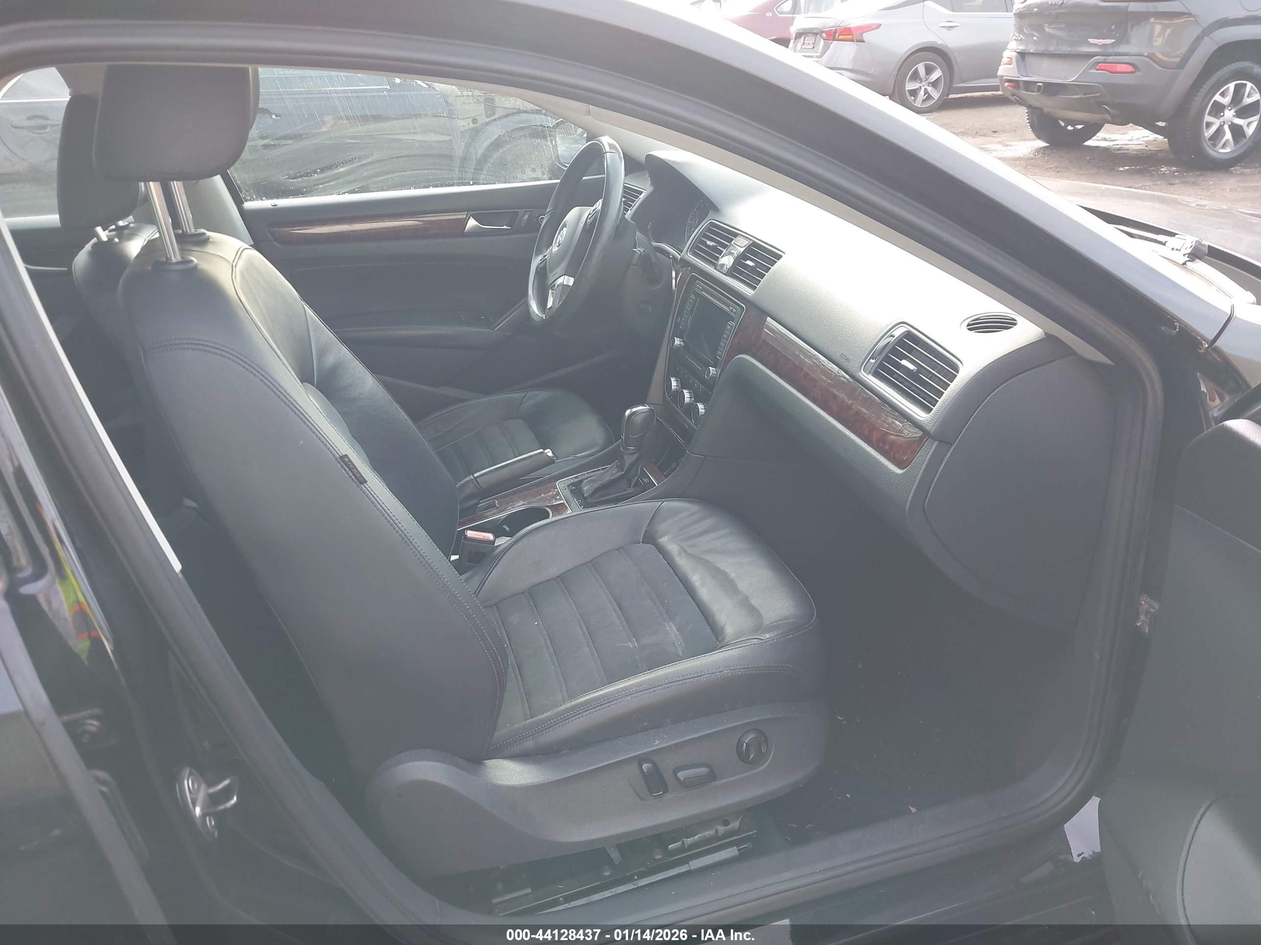VOLKSWAGEN PASSAT image 5