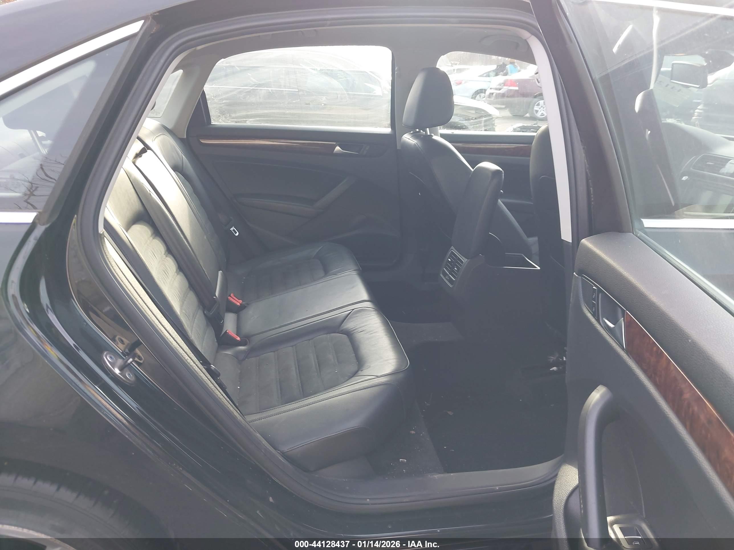 VOLKSWAGEN PASSAT image 8