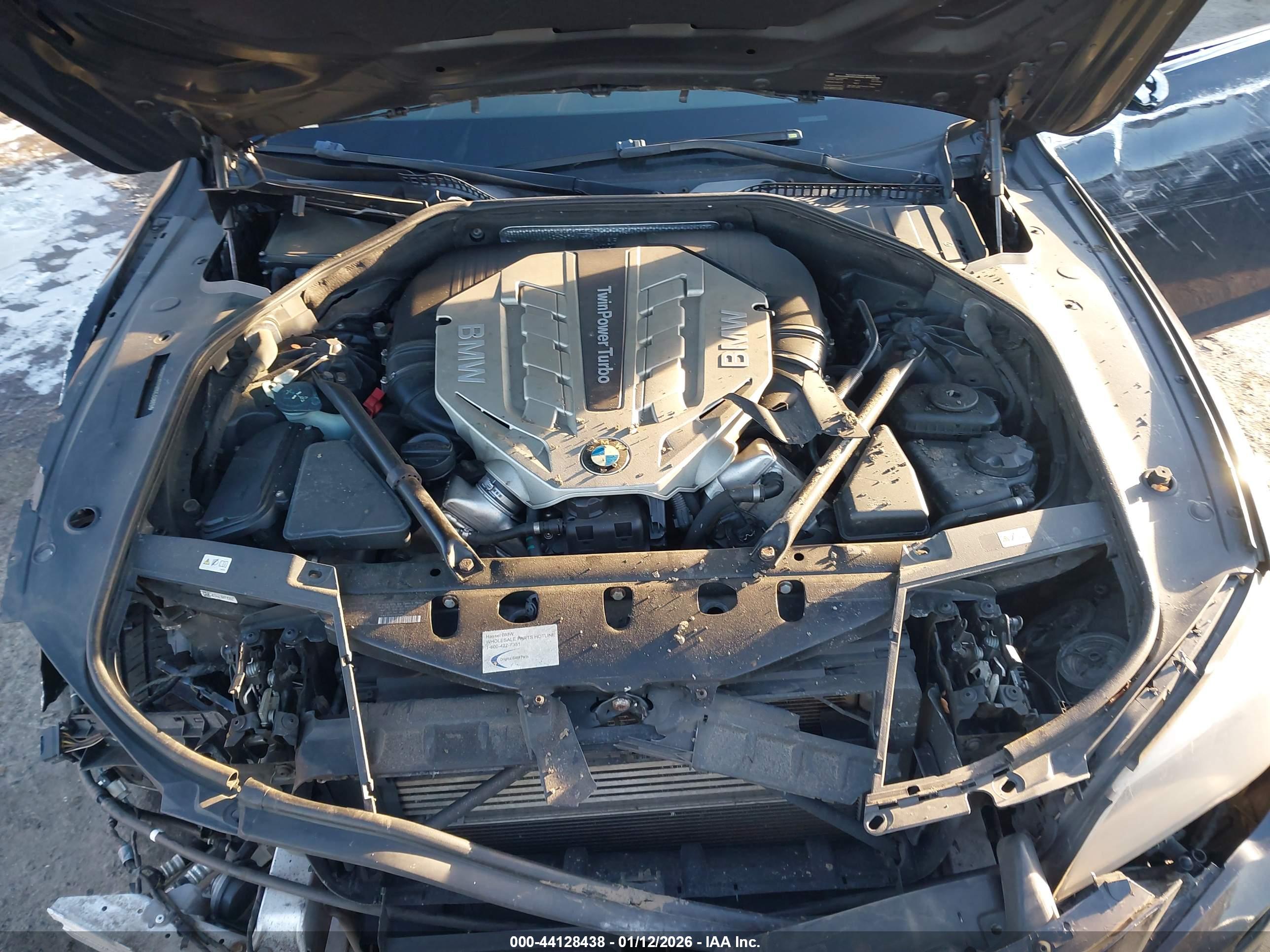 BMW 750 image 10