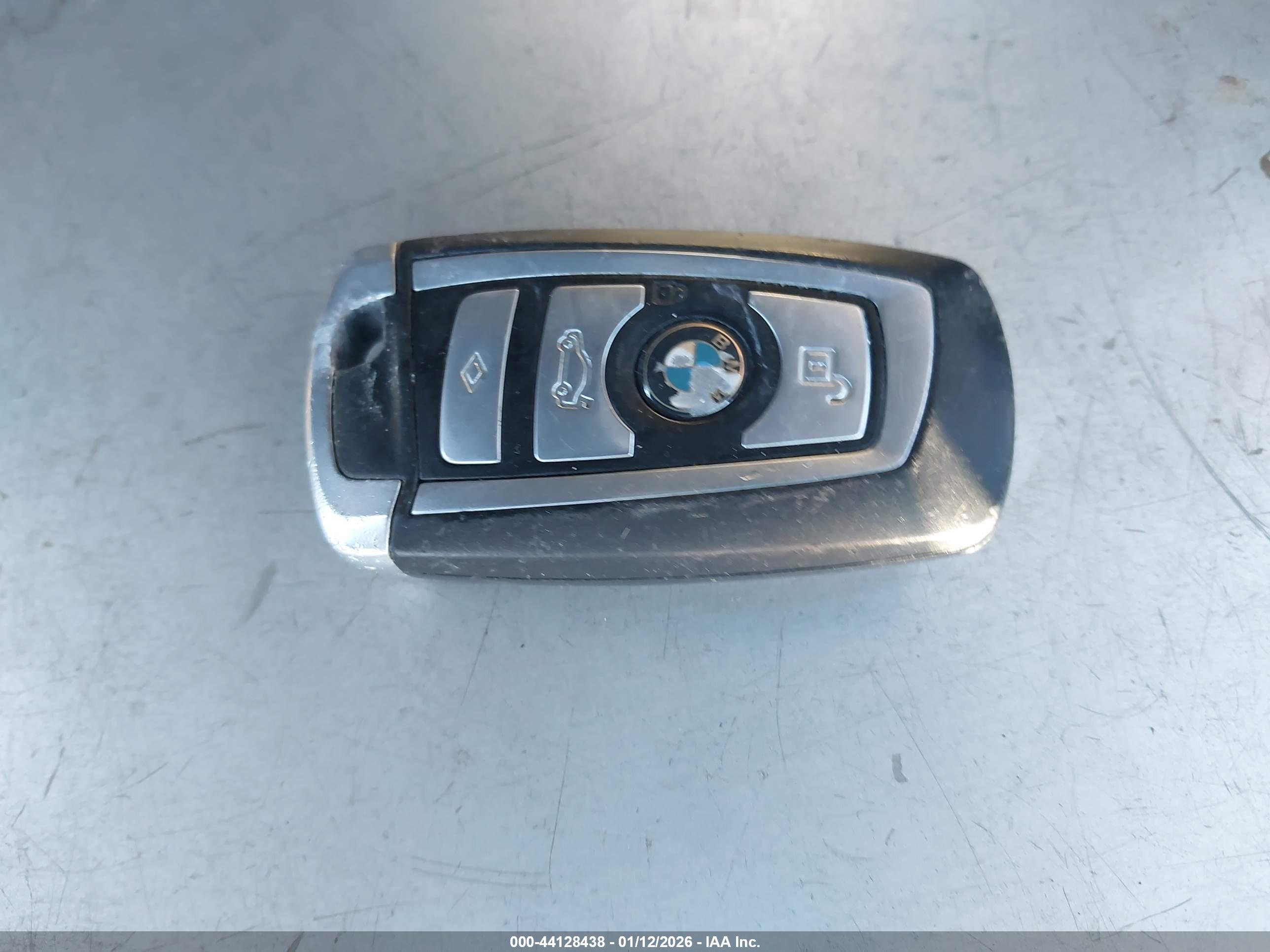 BMW 750 image 11