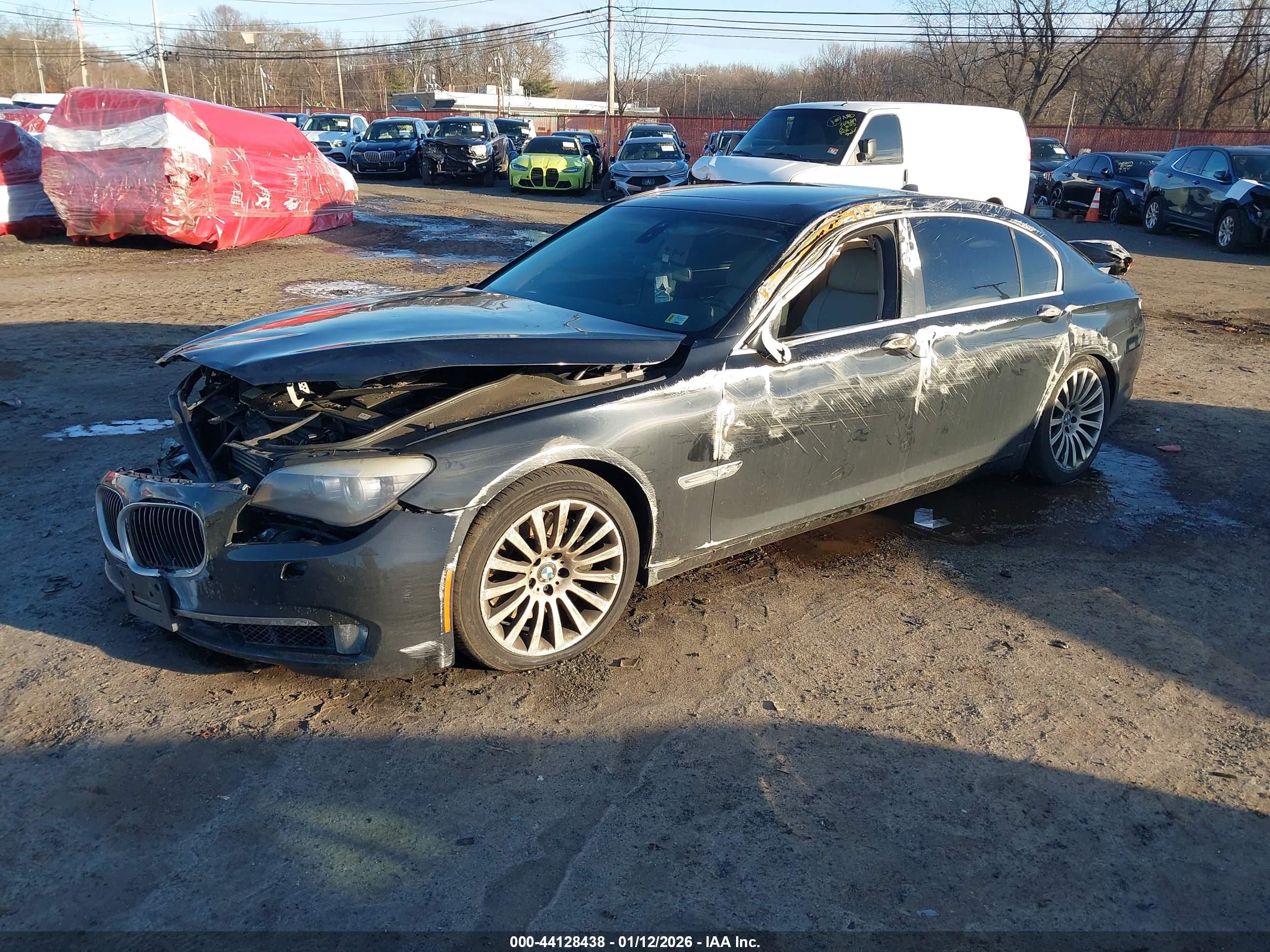 BMW 750 image 2