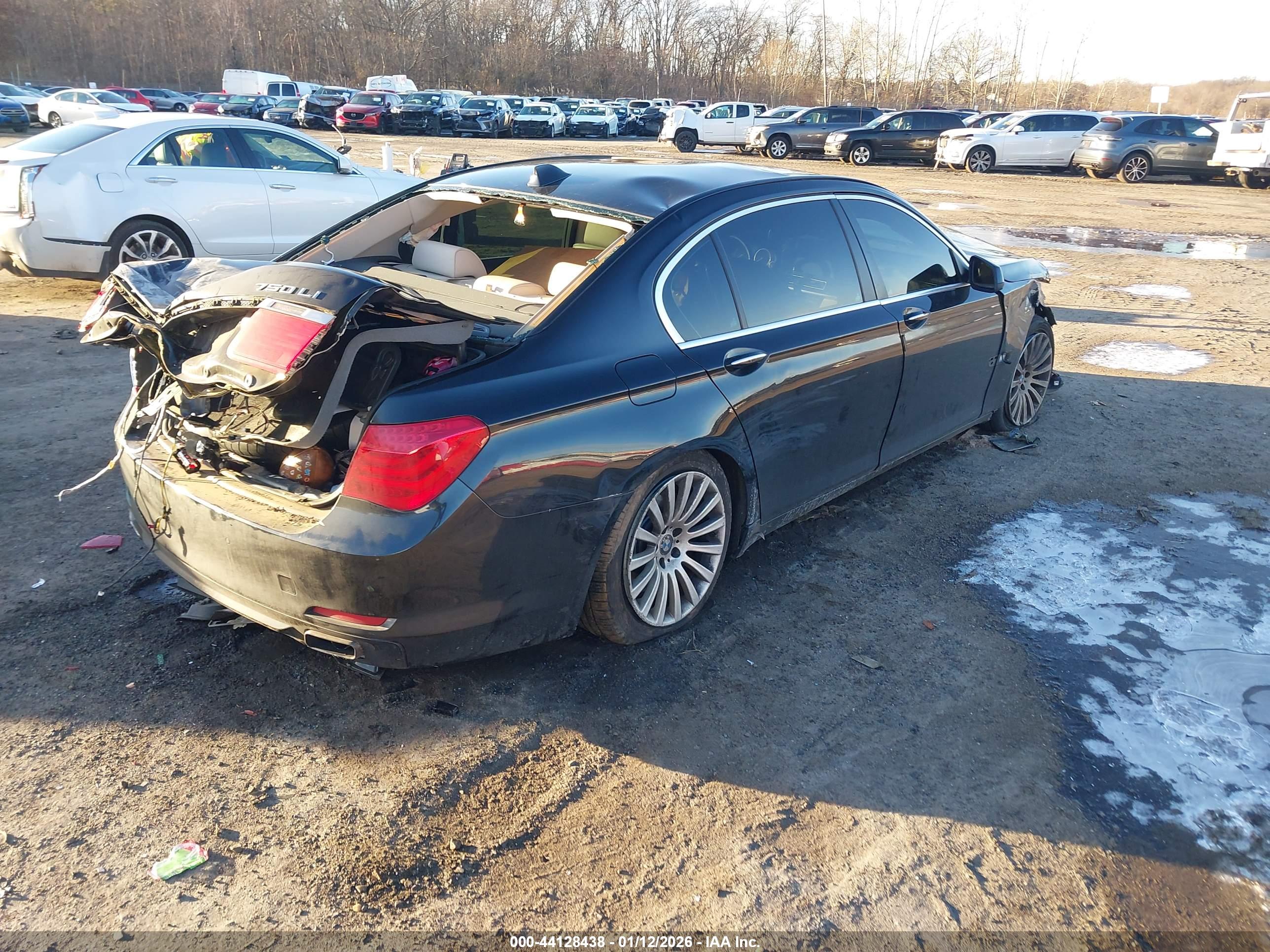 BMW 750 image 4