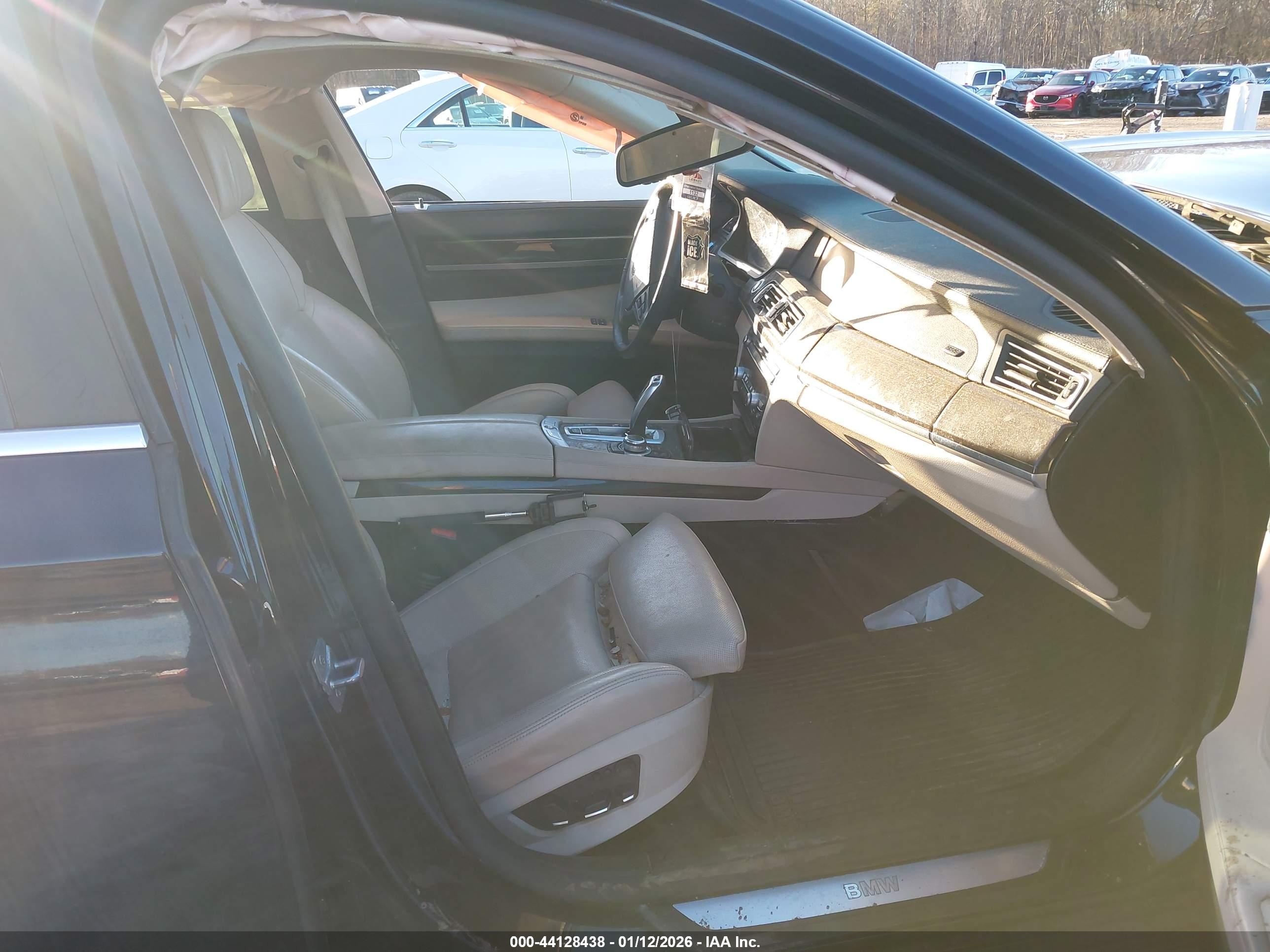 BMW 750 image 5