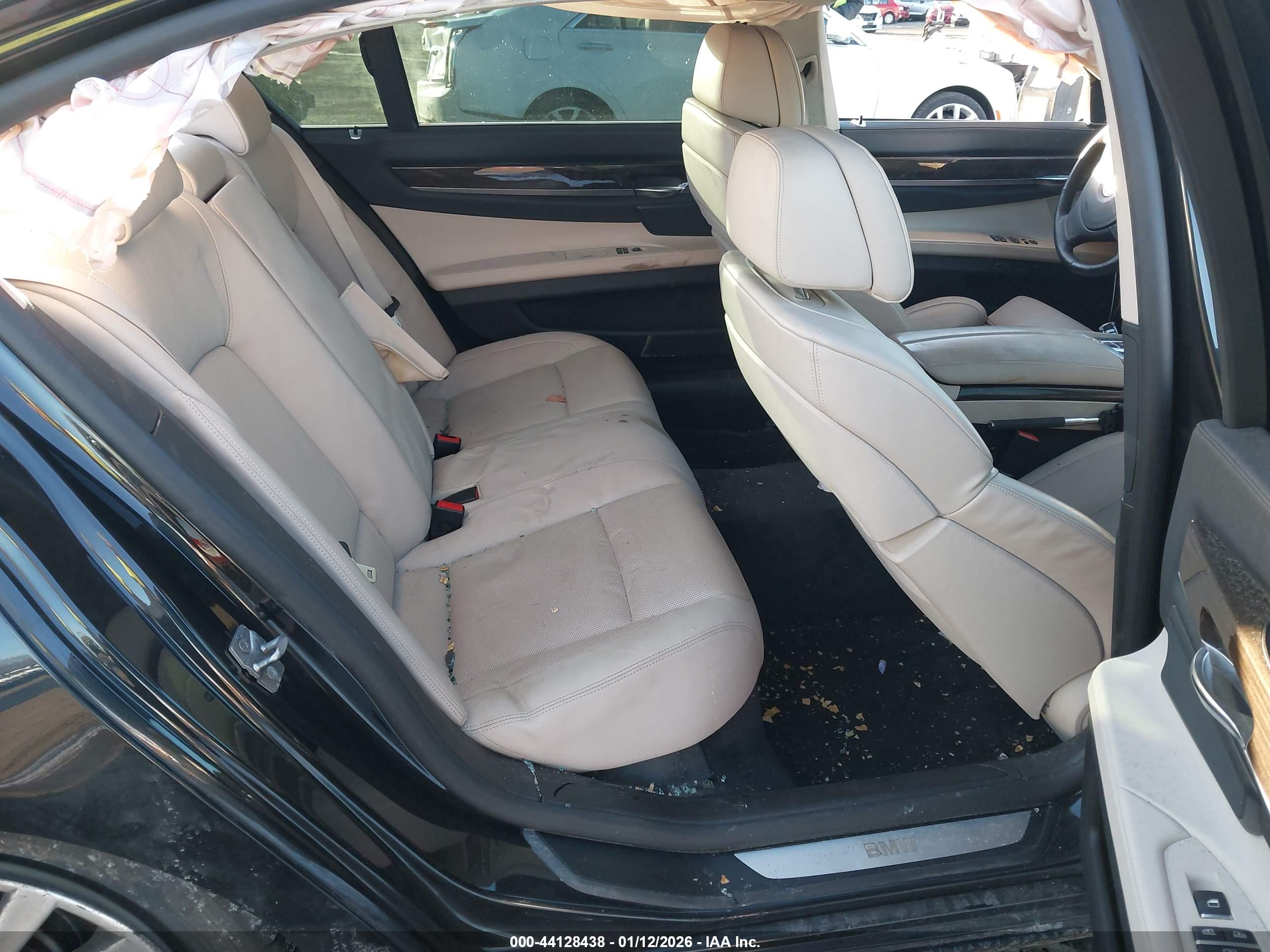 BMW 750 image 8