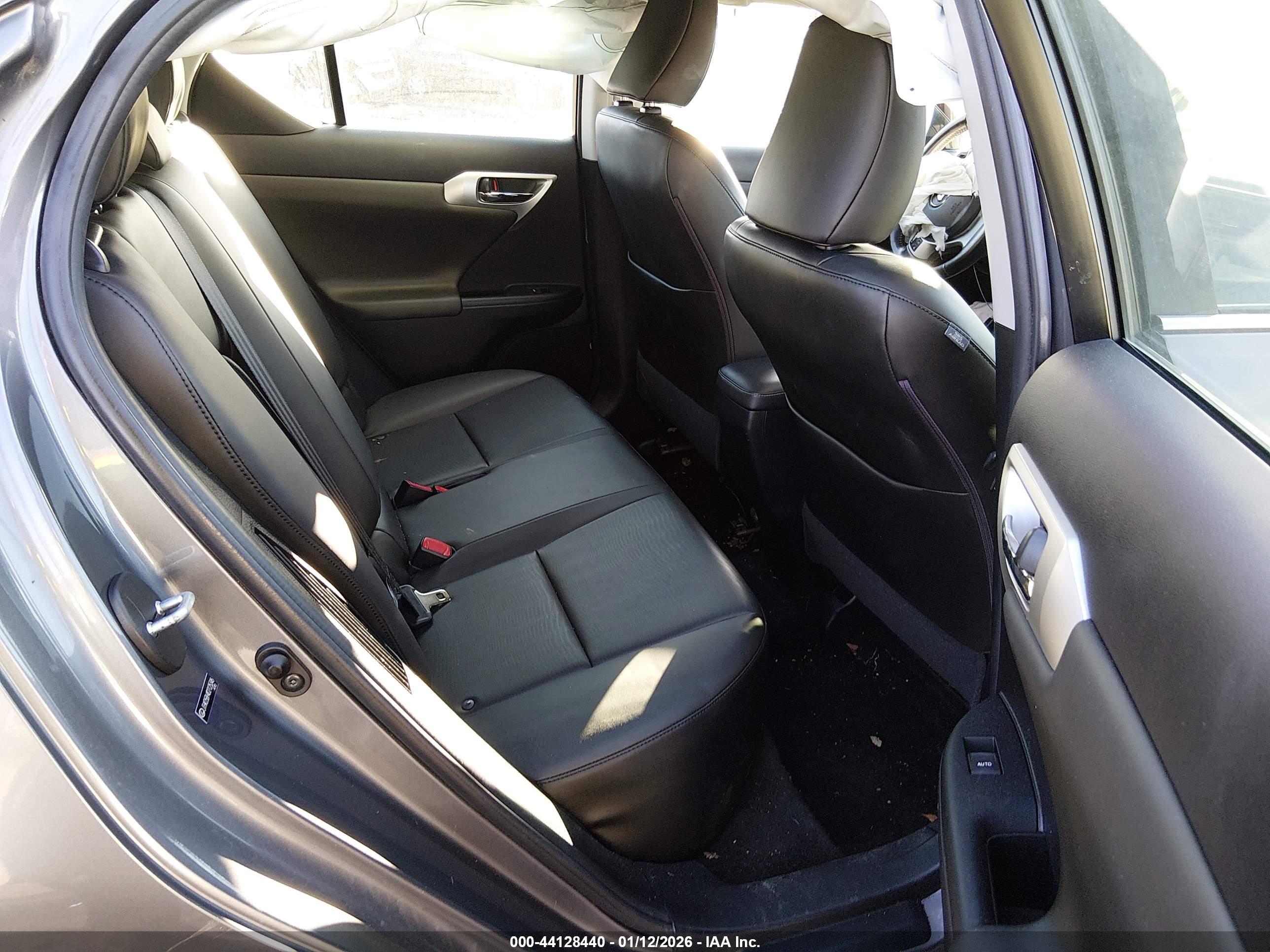 LEXUS CT image 8