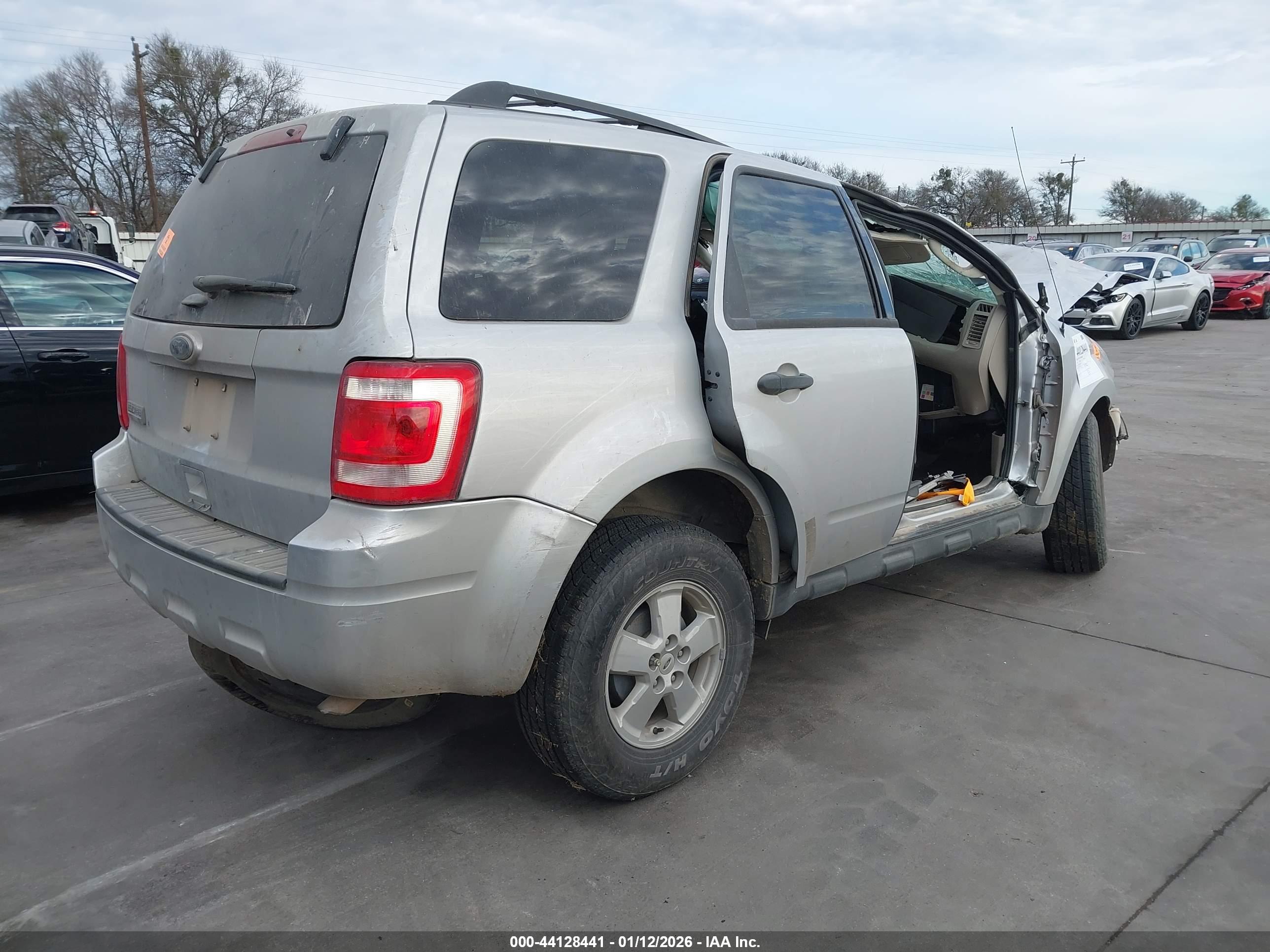 FORD ESCAPE image 4