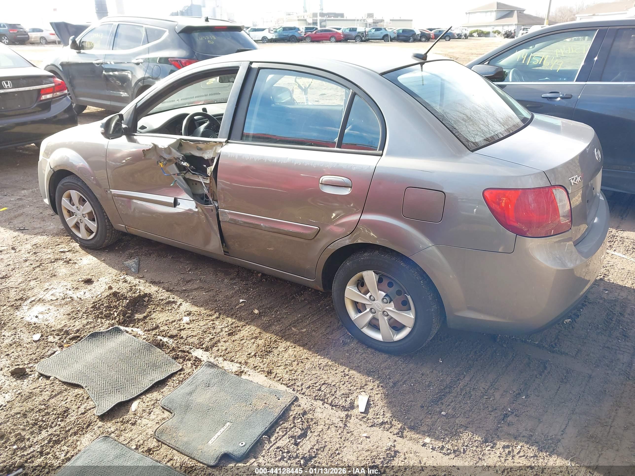 KIA RIO image 3