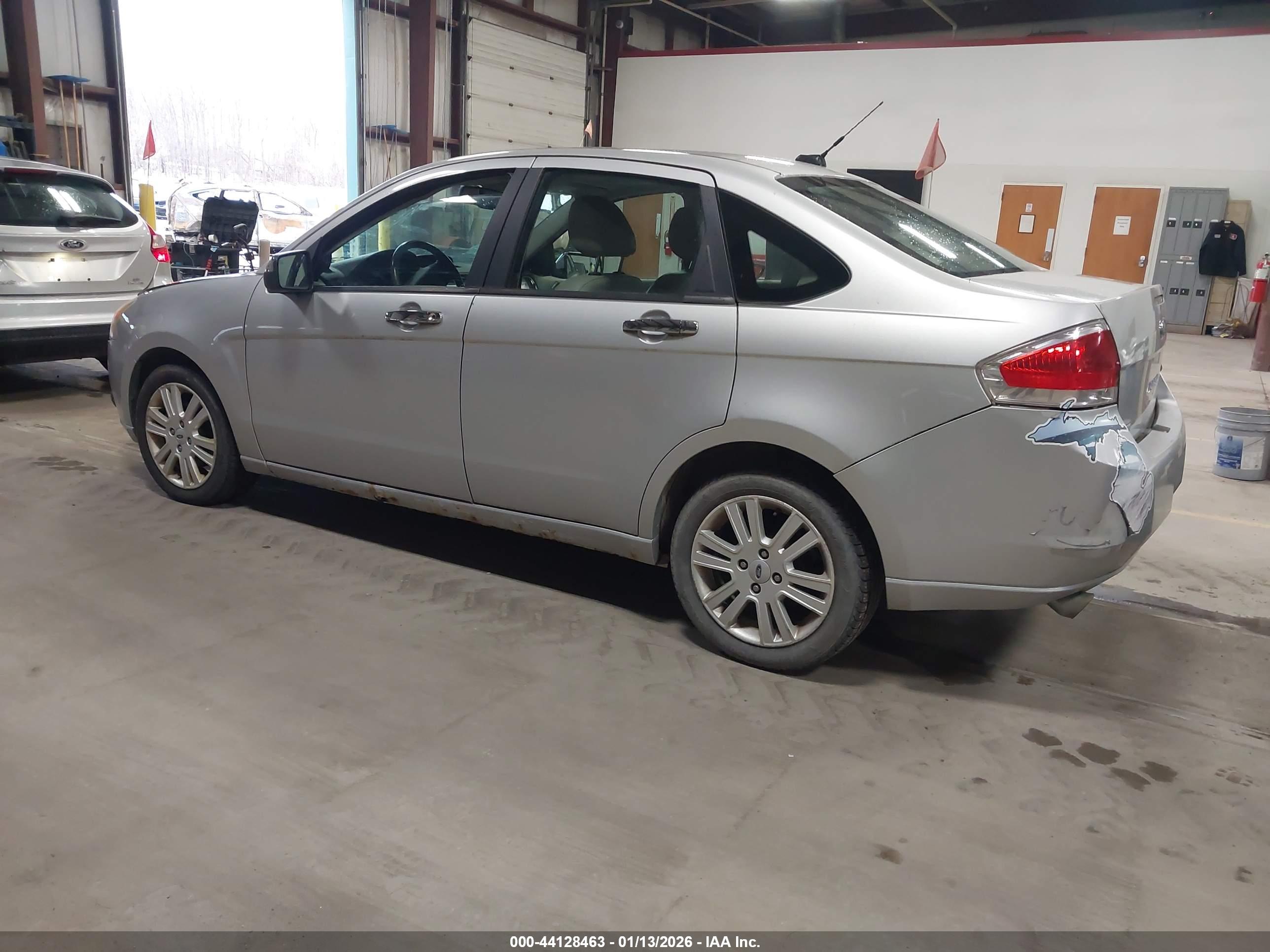 FORD FOCUS image 3