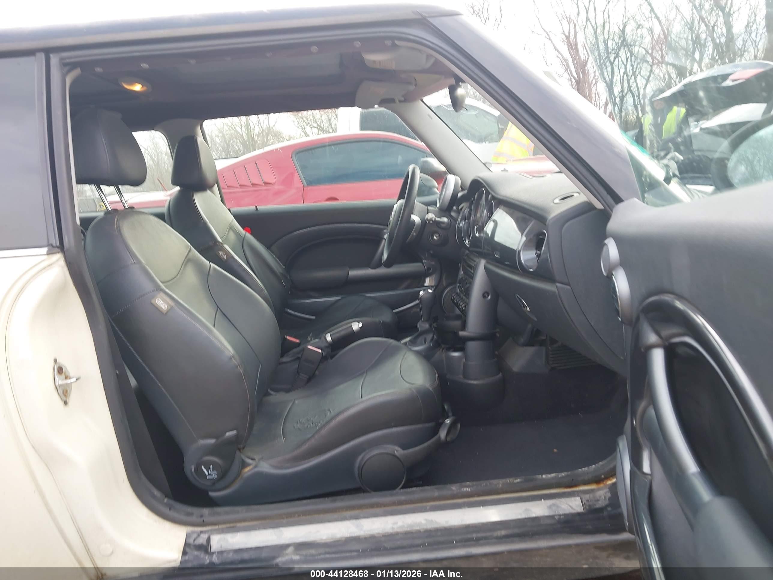MINI COOPER image 5