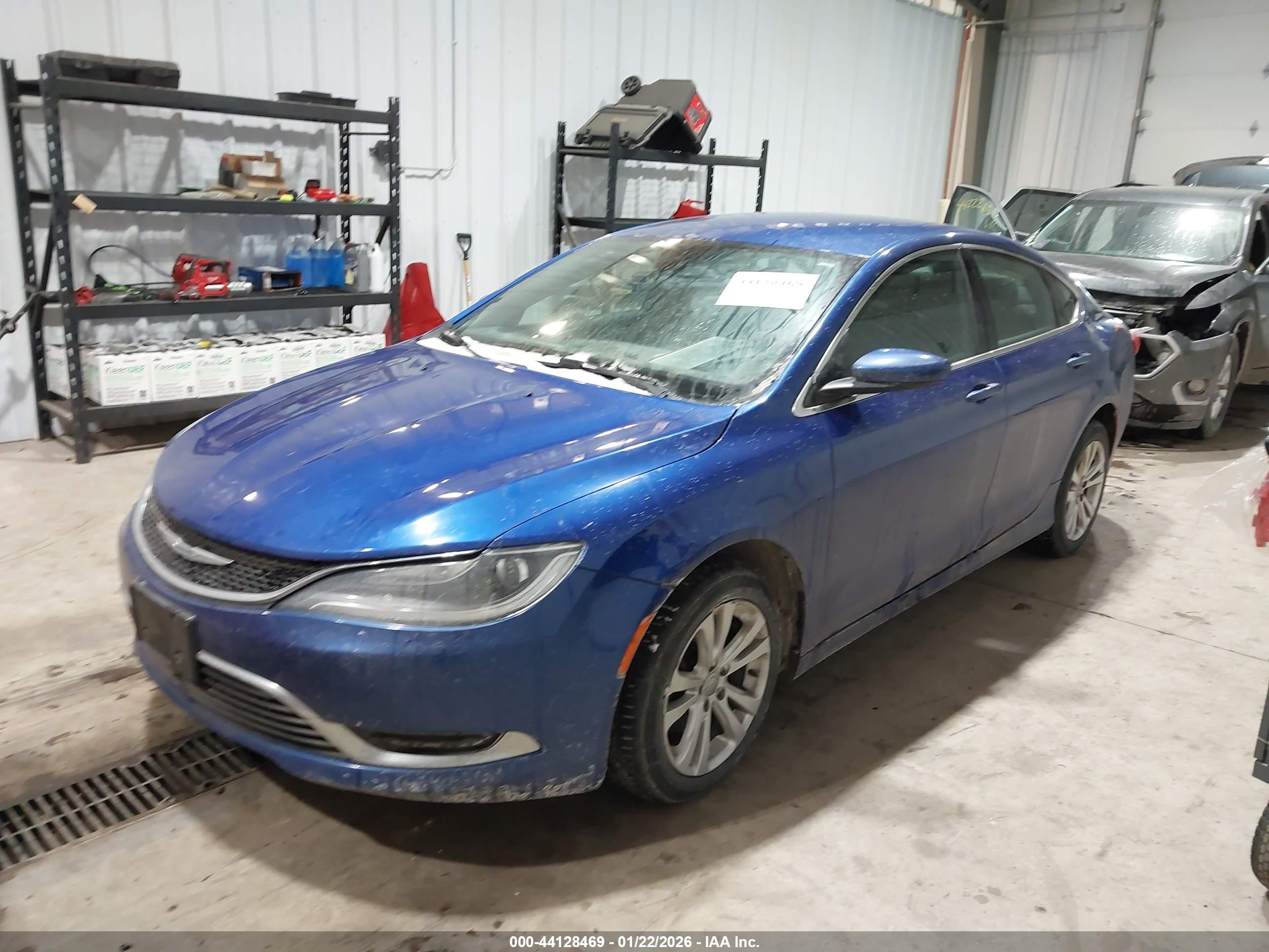 CHRYSLER 200 image 2