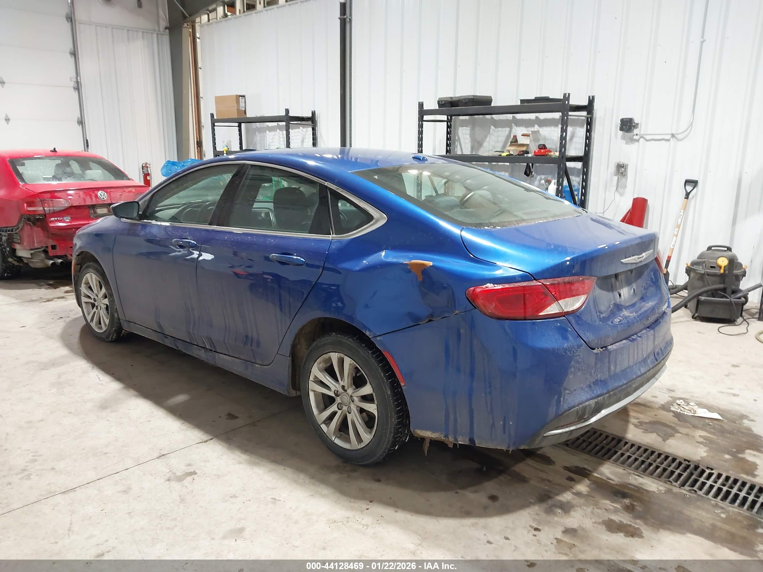 CHRYSLER 200 image 3