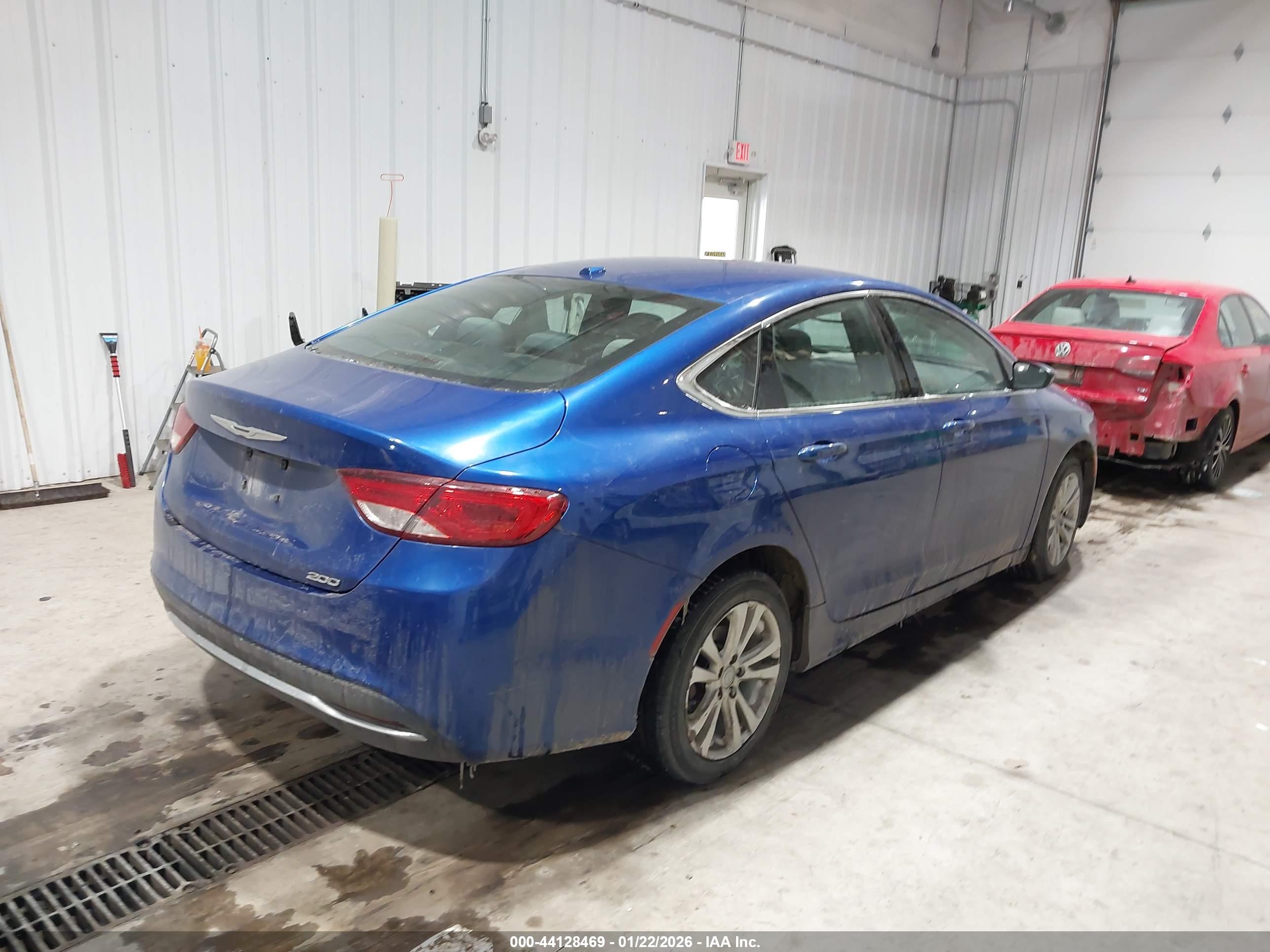 CHRYSLER 200 image 4