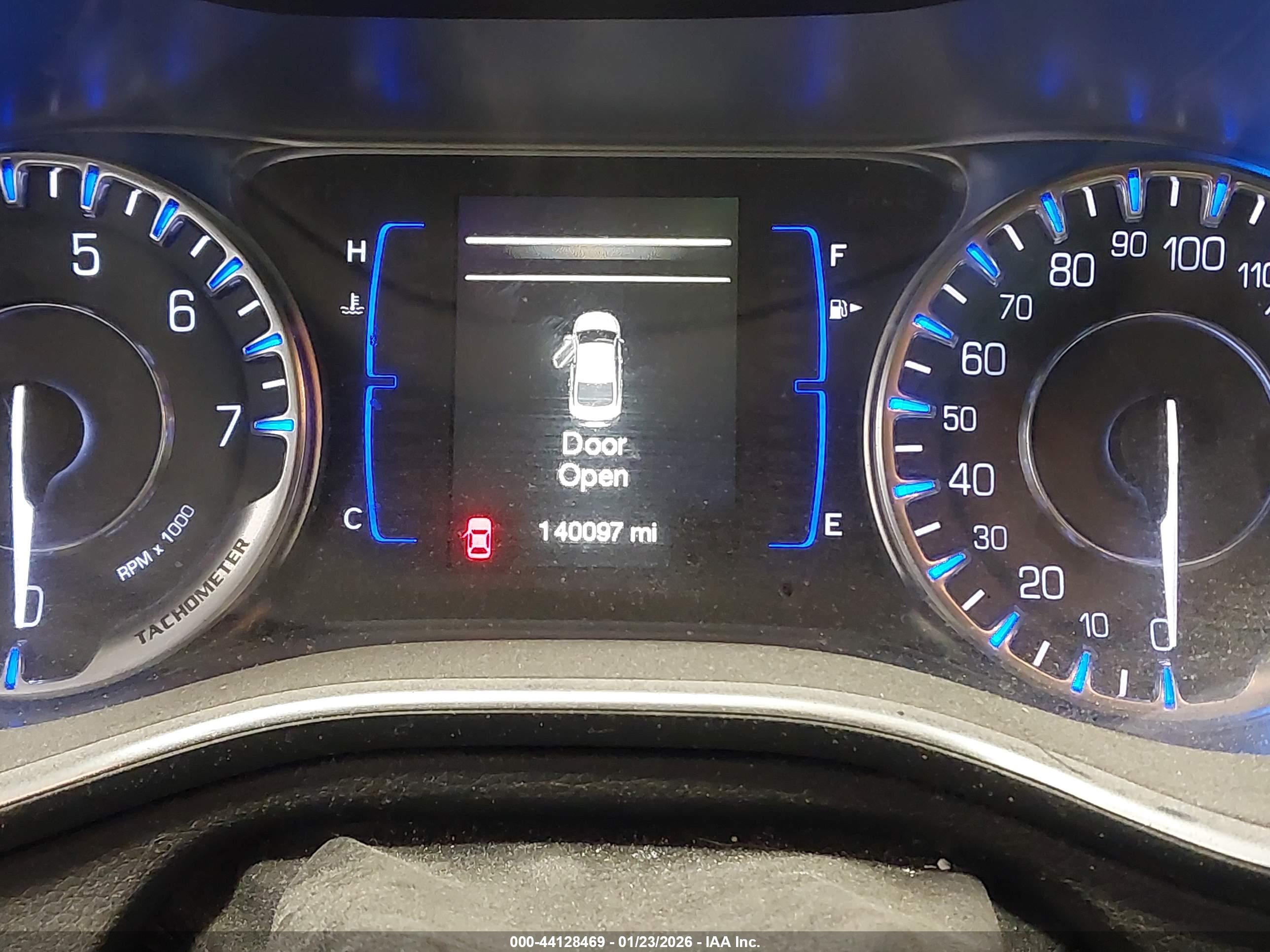 CHRYSLER 200 image 7