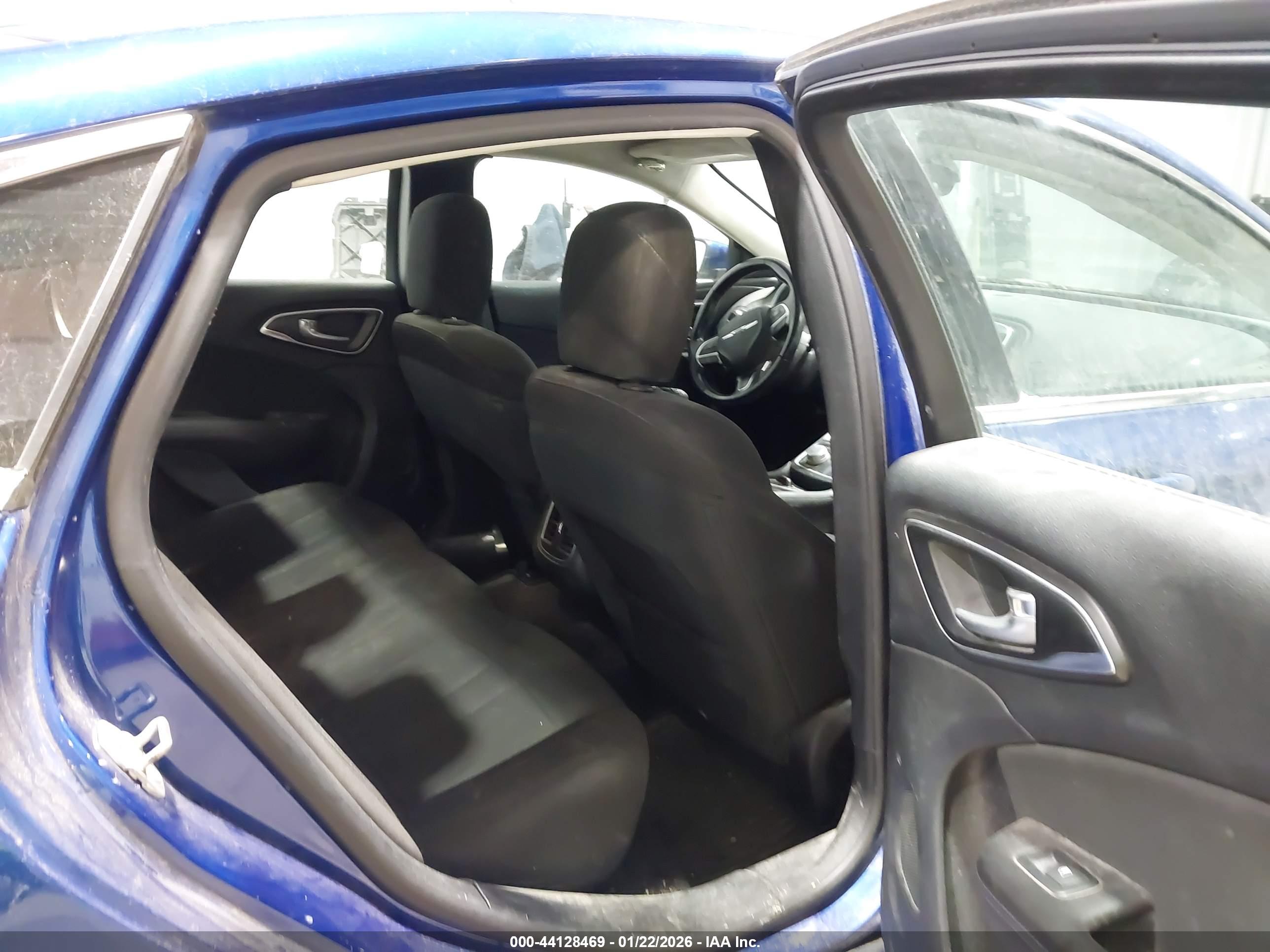 CHRYSLER 200 image 8