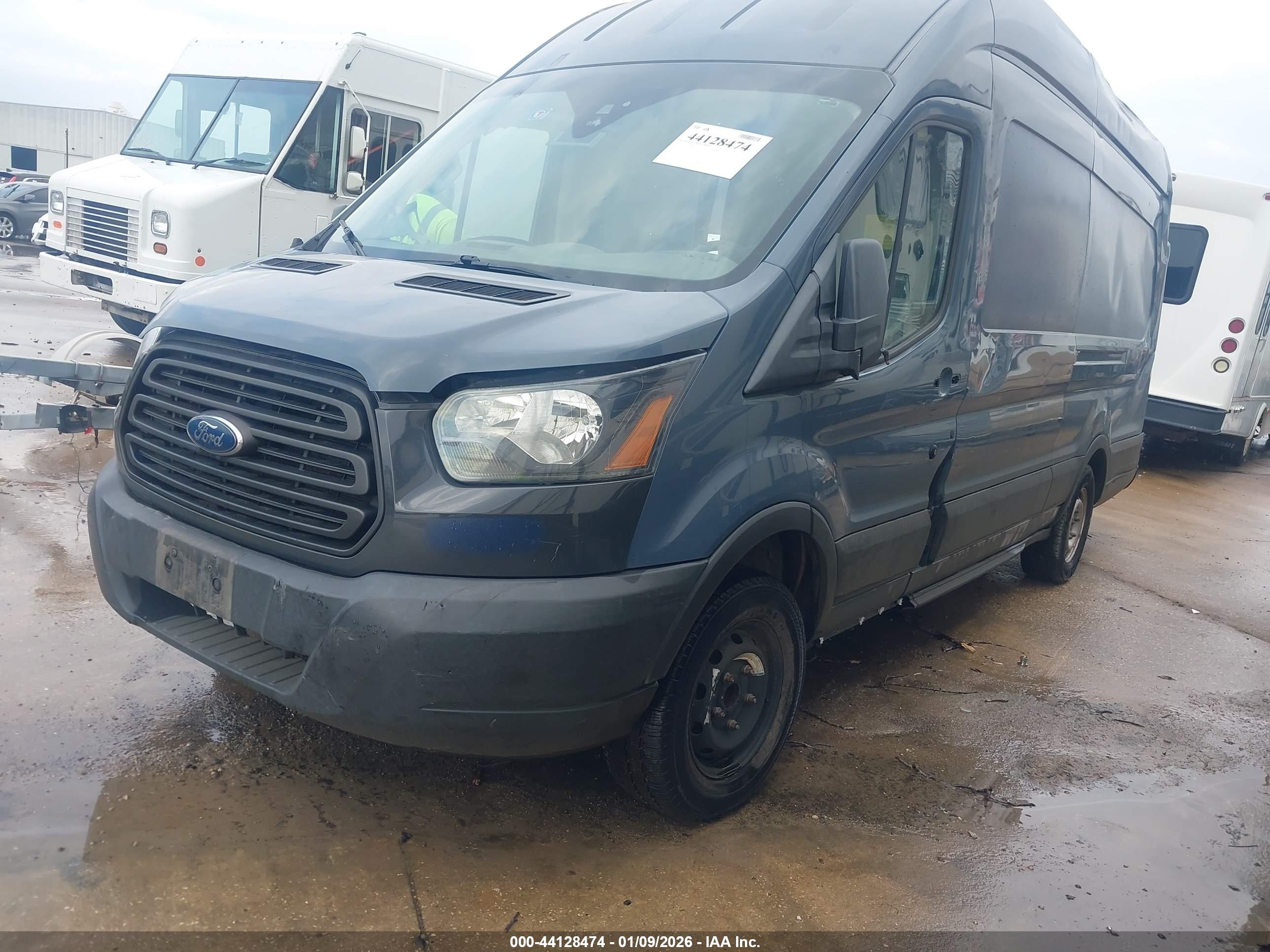 FORD TRANSIT image 2