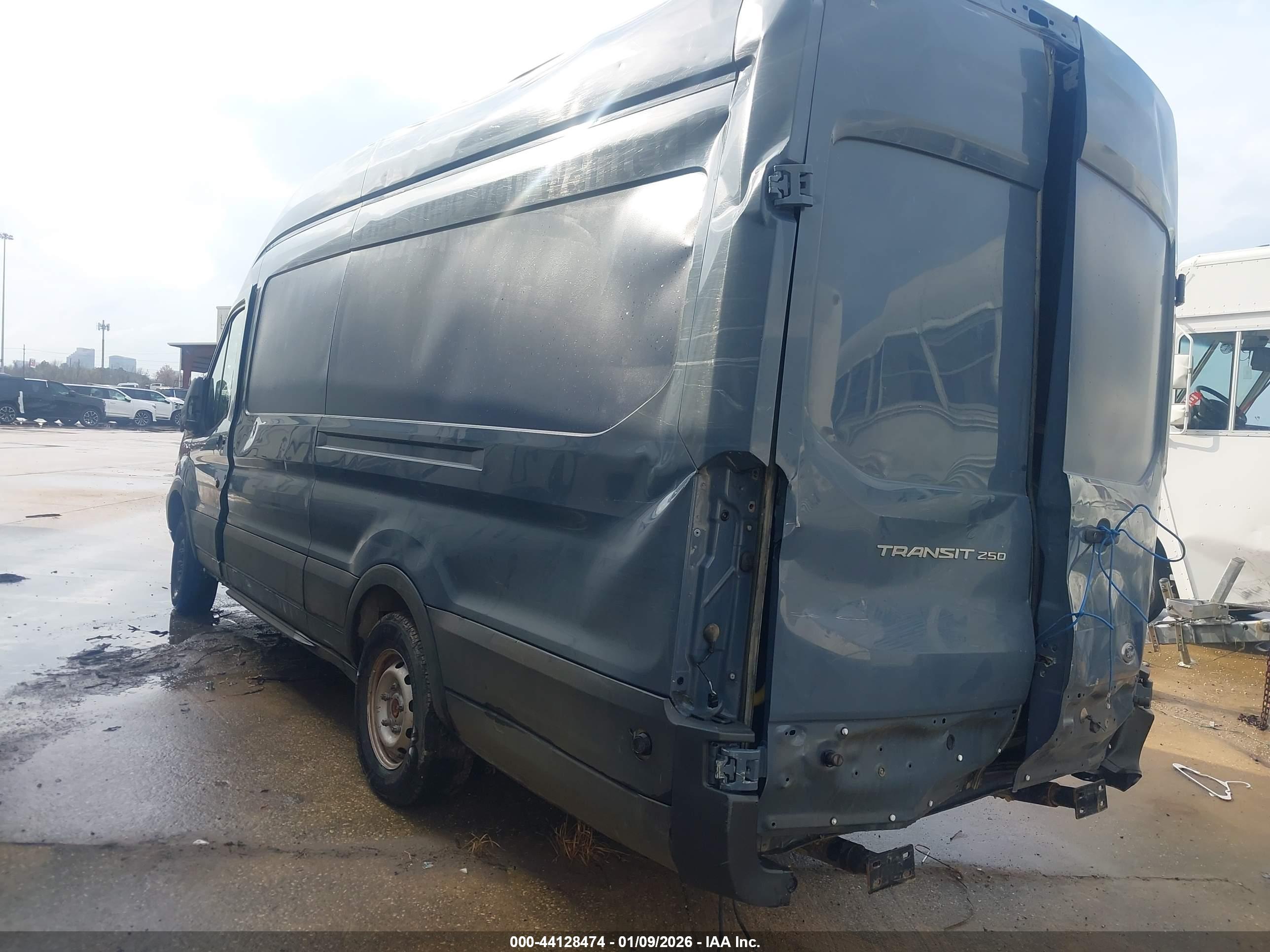 FORD TRANSIT image 3