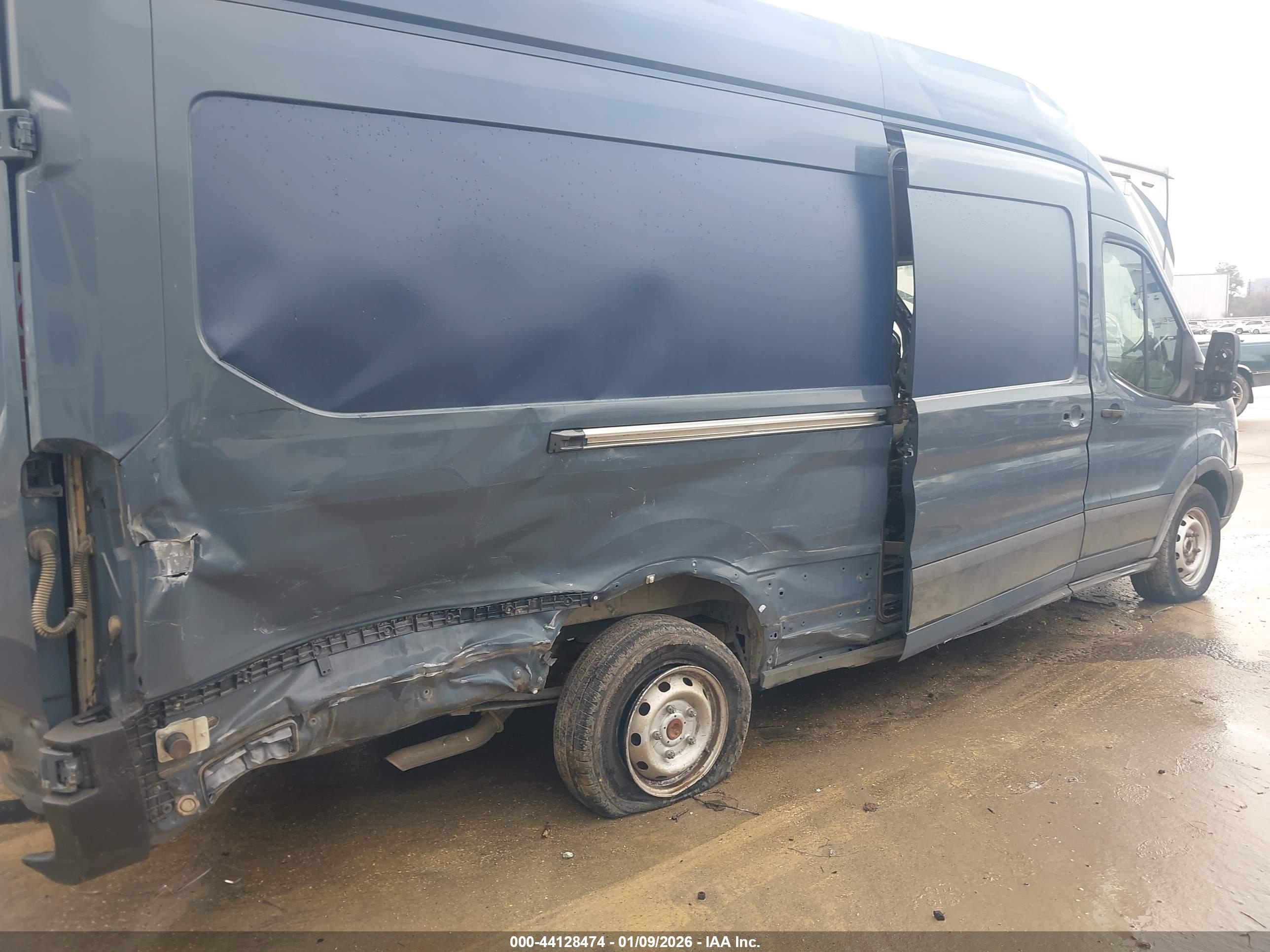 FORD TRANSIT image 4